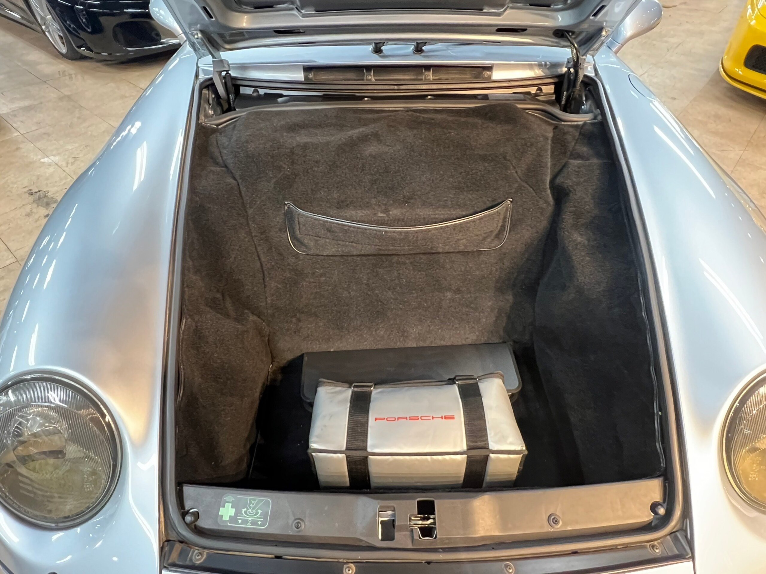 1995 Porsche 911 Carrera — Photo 14 / 14