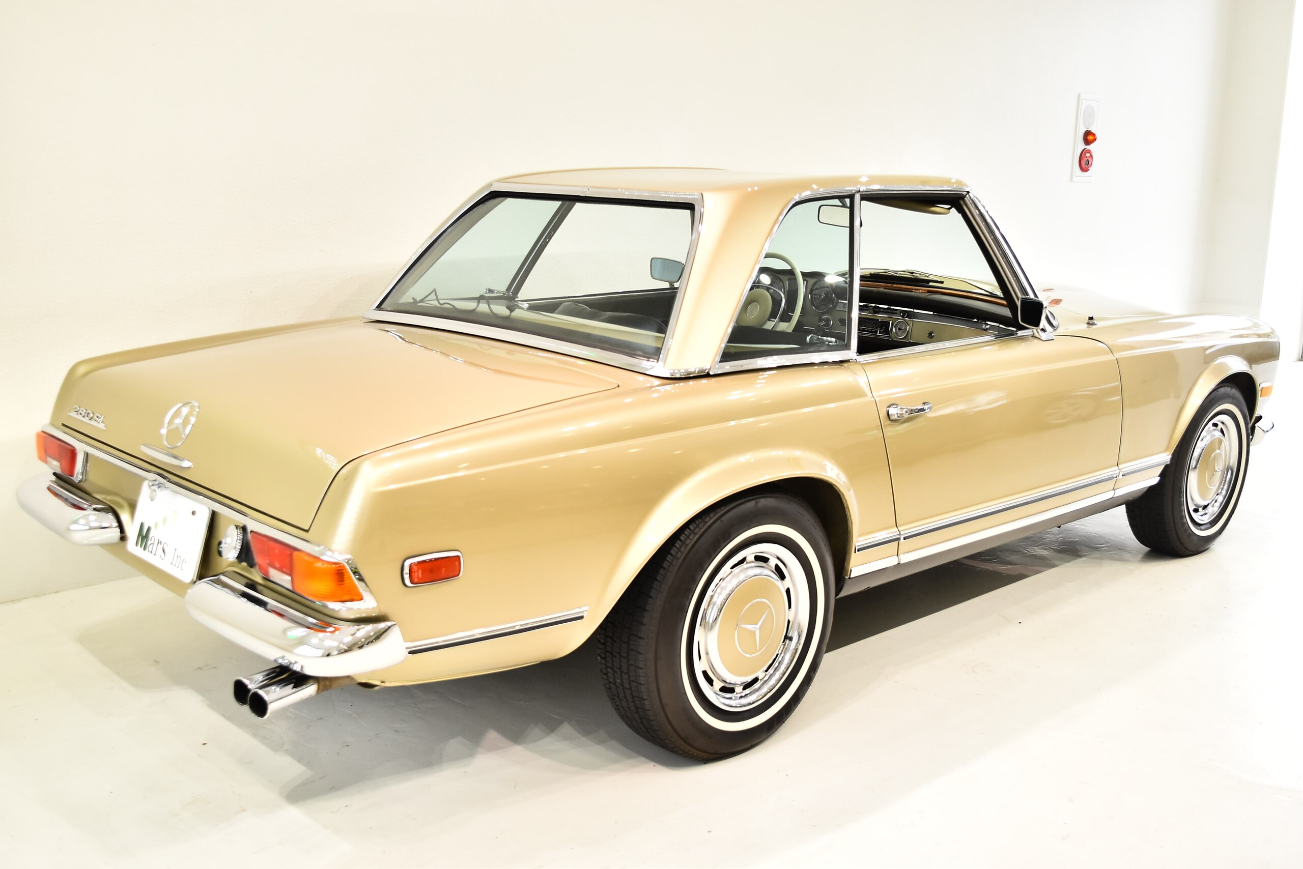 1970 Mercedes Benz 280SL — Photo 6 / 16