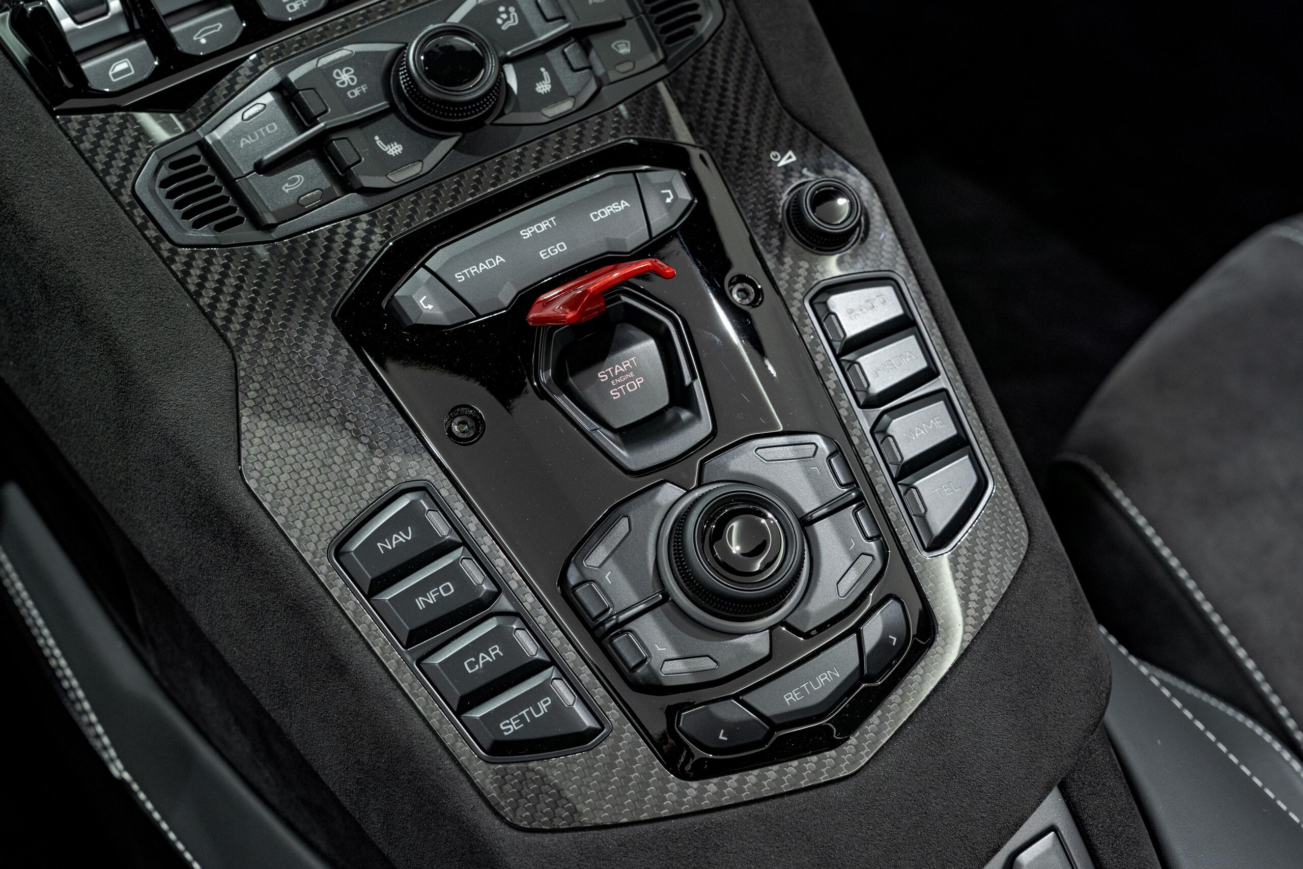 2022 Lamborghini Aventador Roadster LP780-4 Ultimae — Photo 31 / 39