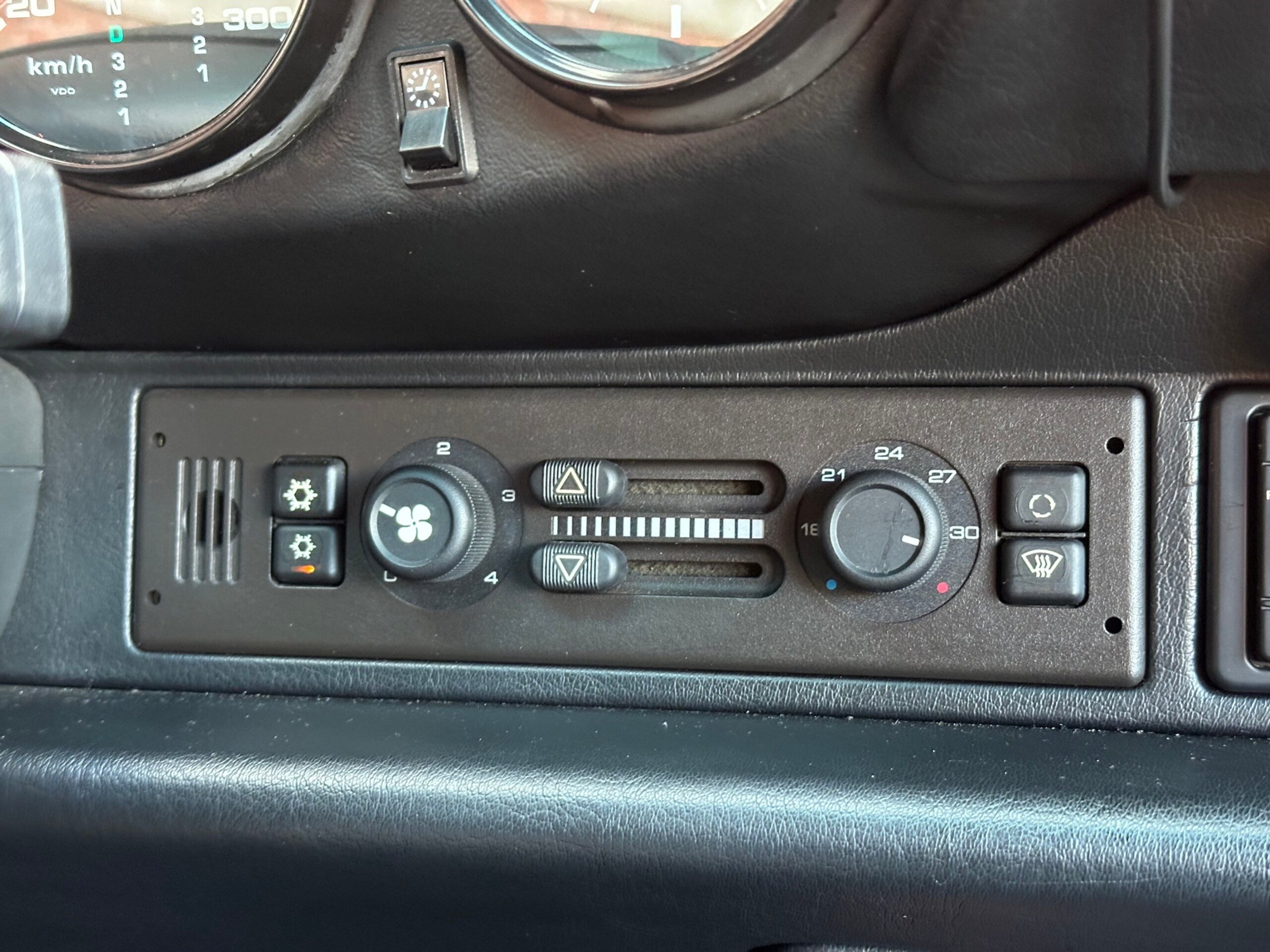 1994 Porsche 911 Carrera — Photo 17 / 25