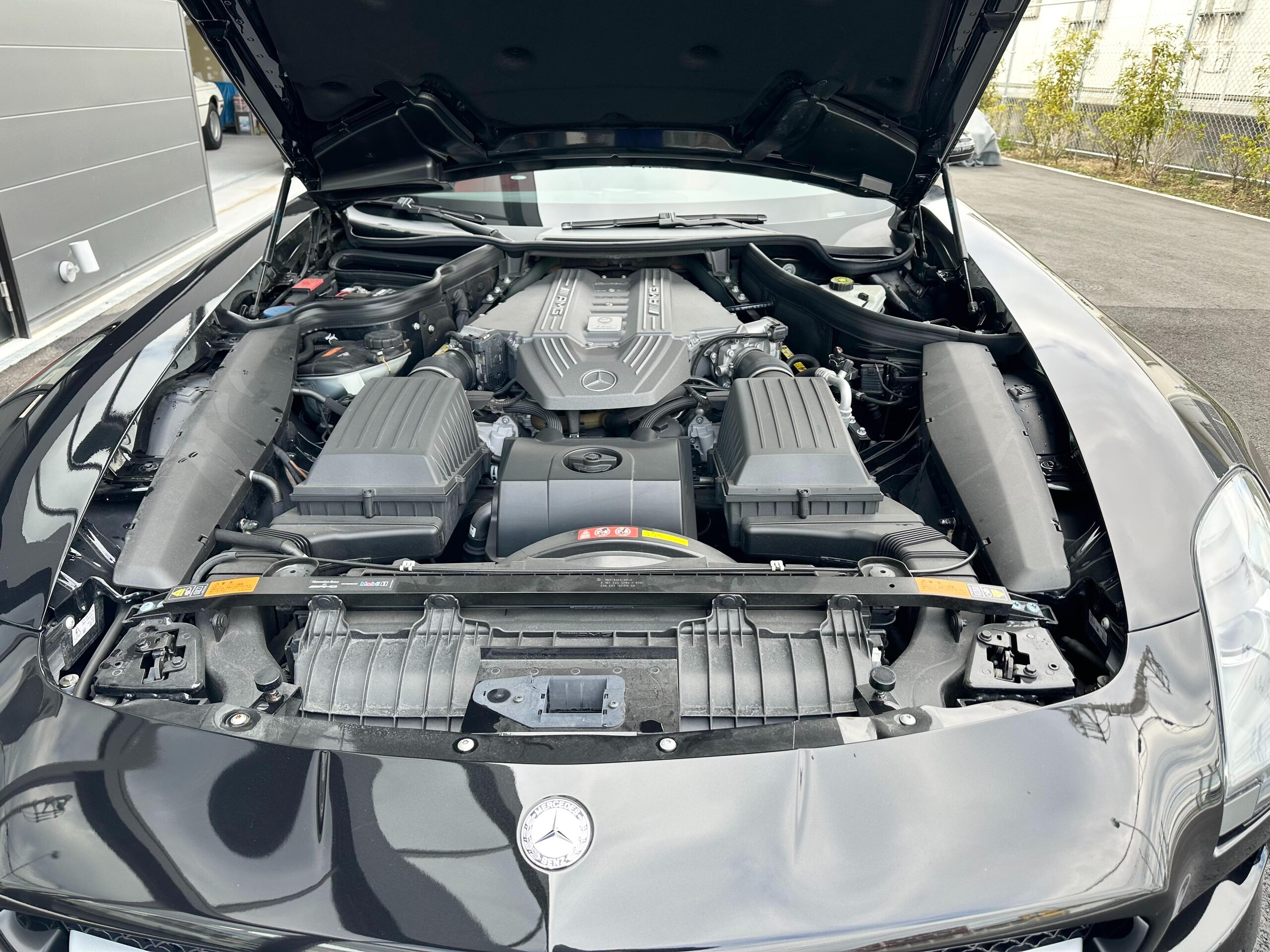 2010 Mercedes Benz SLS AMG — Photo 19 / 25