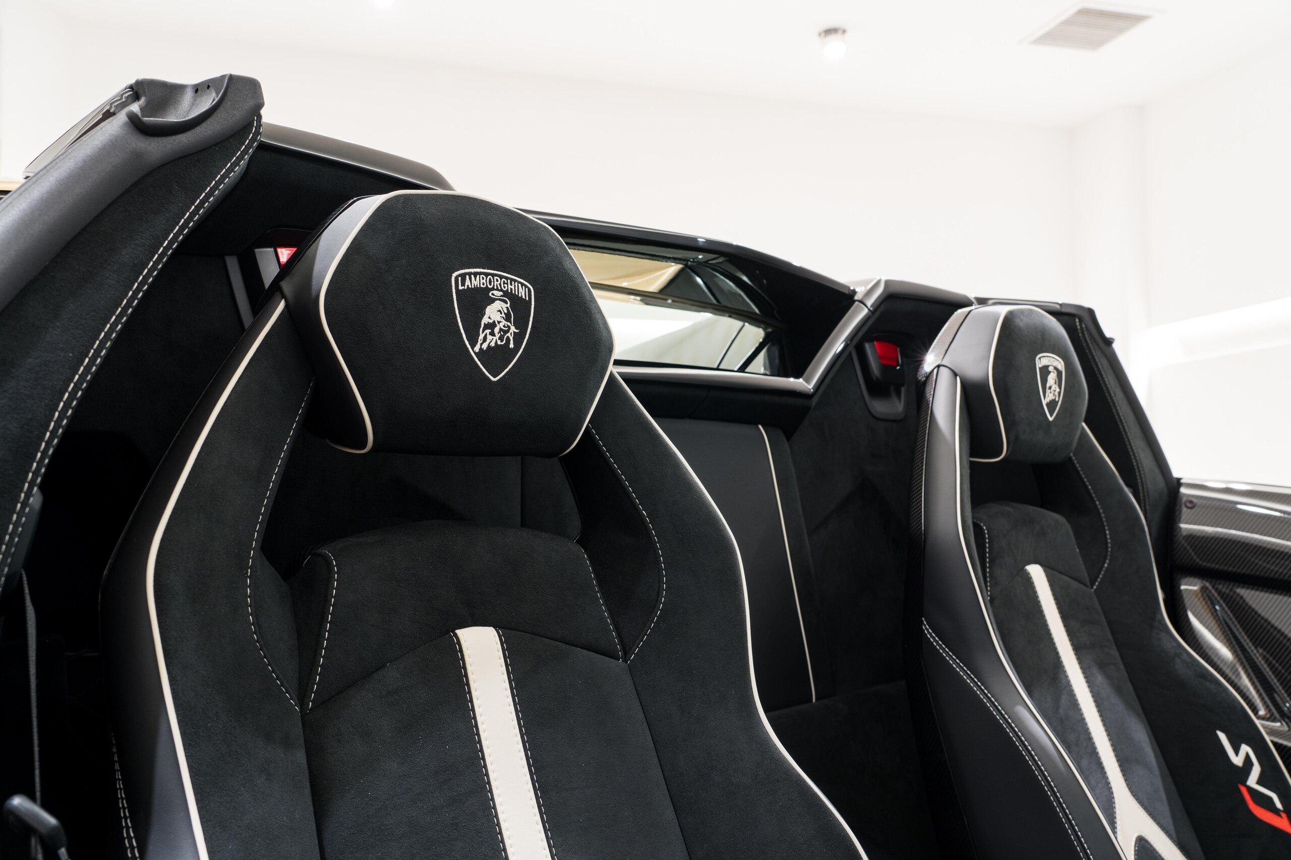 2021 Lamborghini Aventador SVJ Roadster — Photo 24 / 27