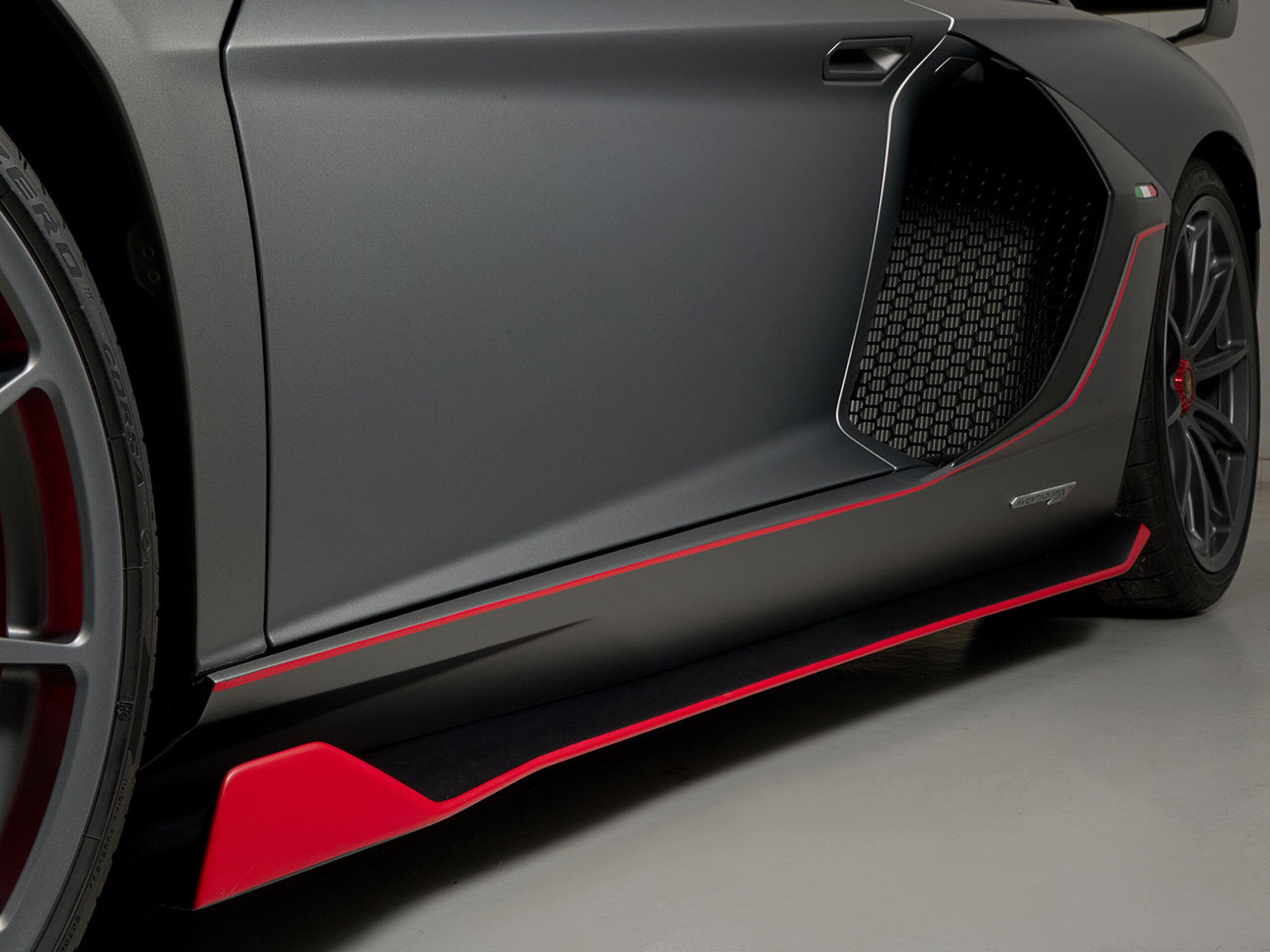 2020 Lamborghini Aventador SVJ Roadster — Photo 6 / 20