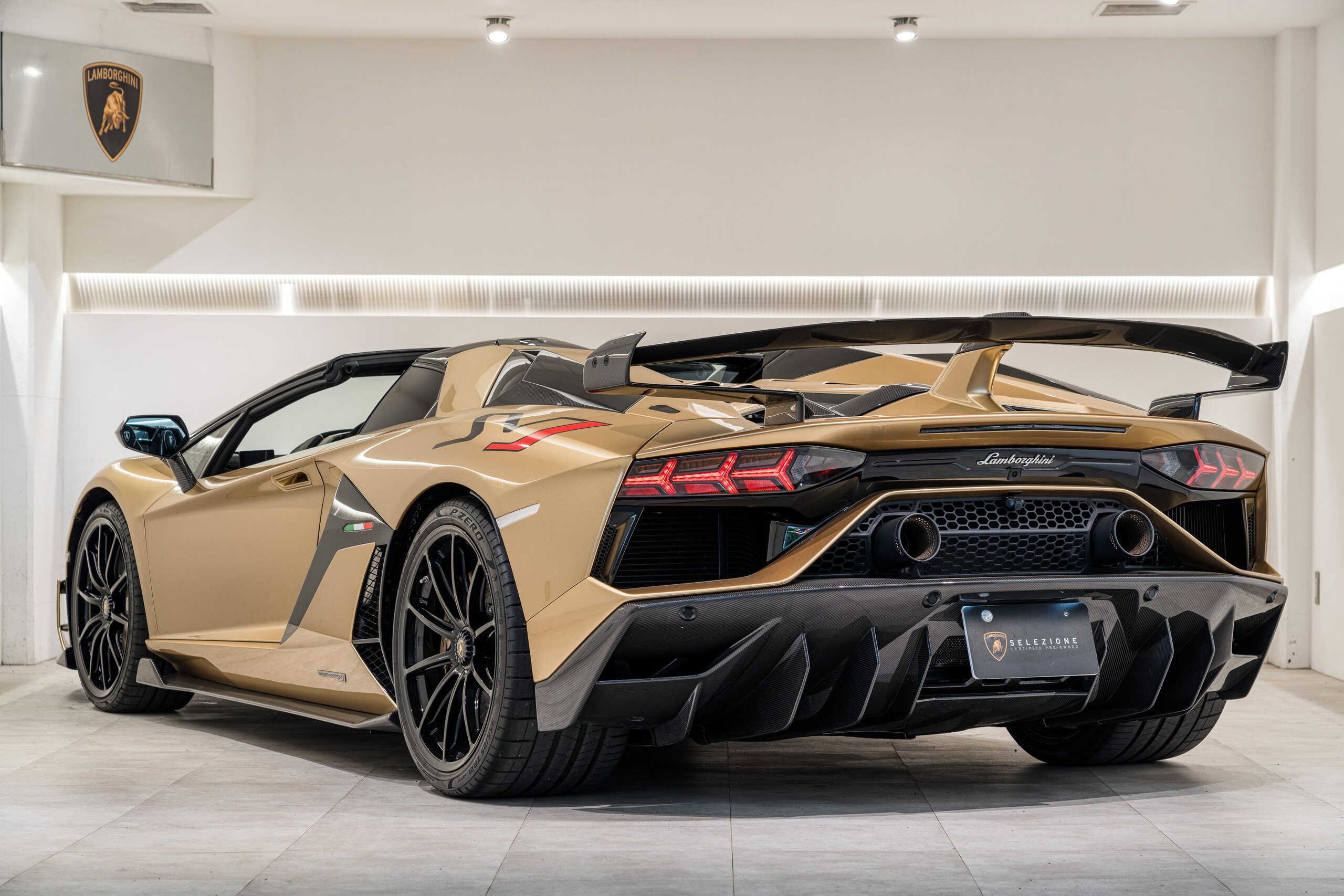 2021 Lamborghini Aventador SVJ Roadster — Photo 7 / 27