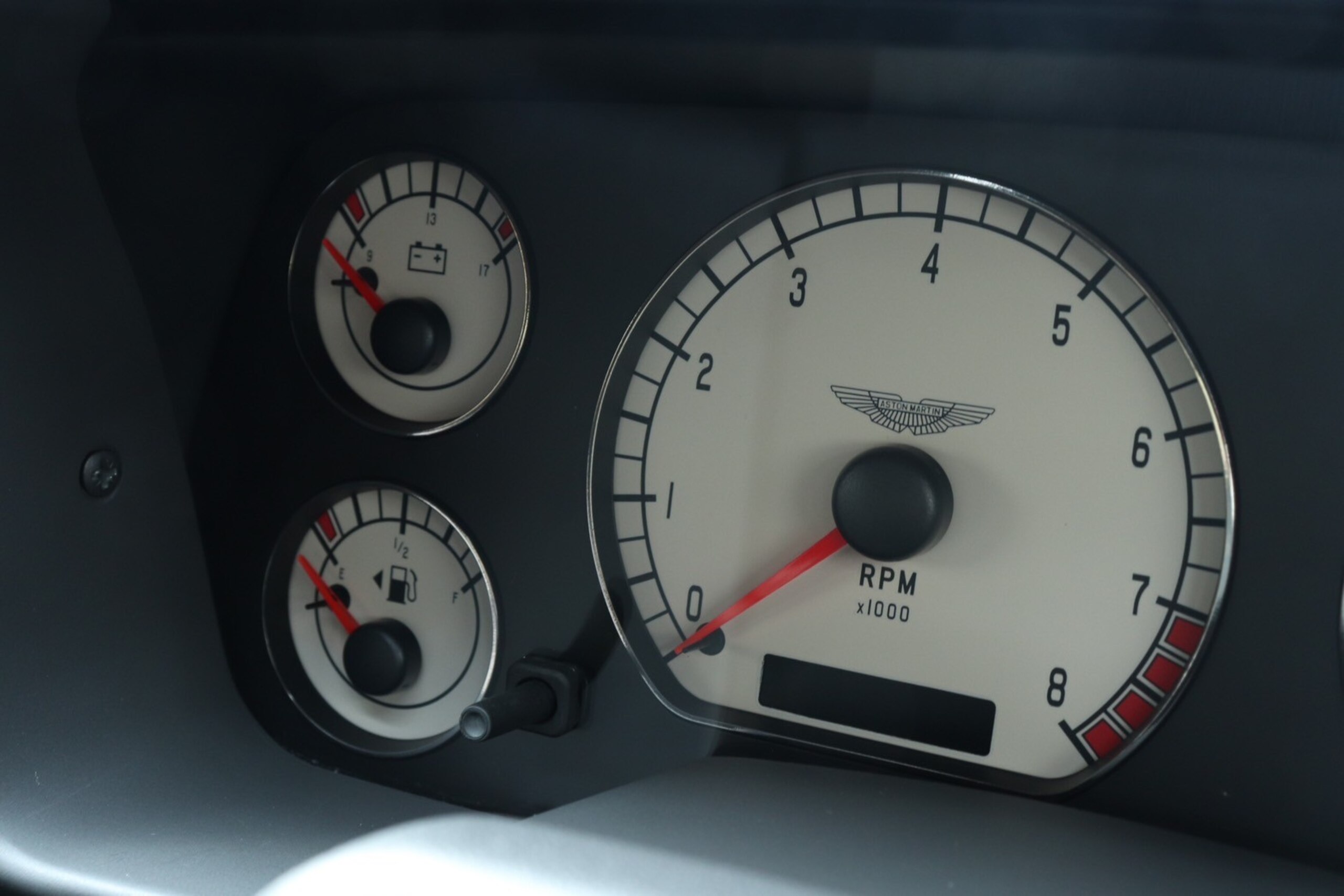 2004 Aston Martin DB7 Zagato — Photo 13 / 27