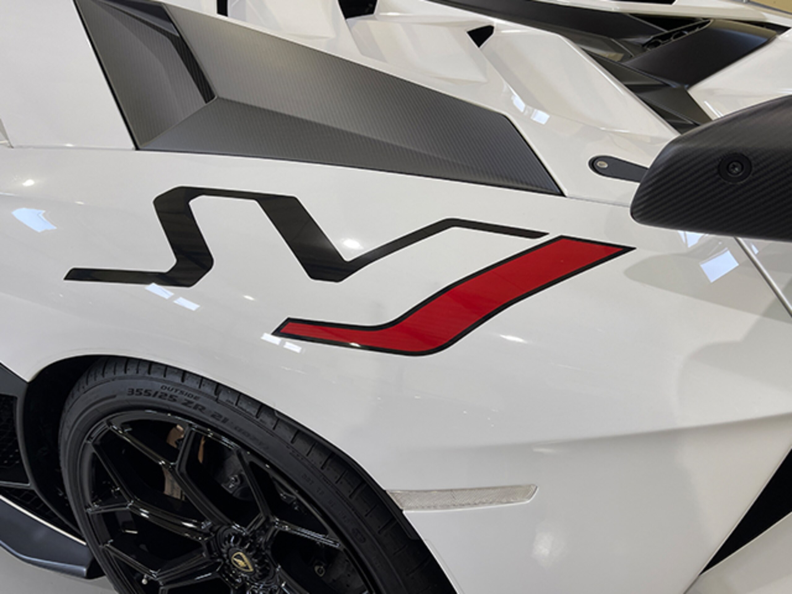 2019 Lamborghini Aventador SVJ — Photo 20 / 22