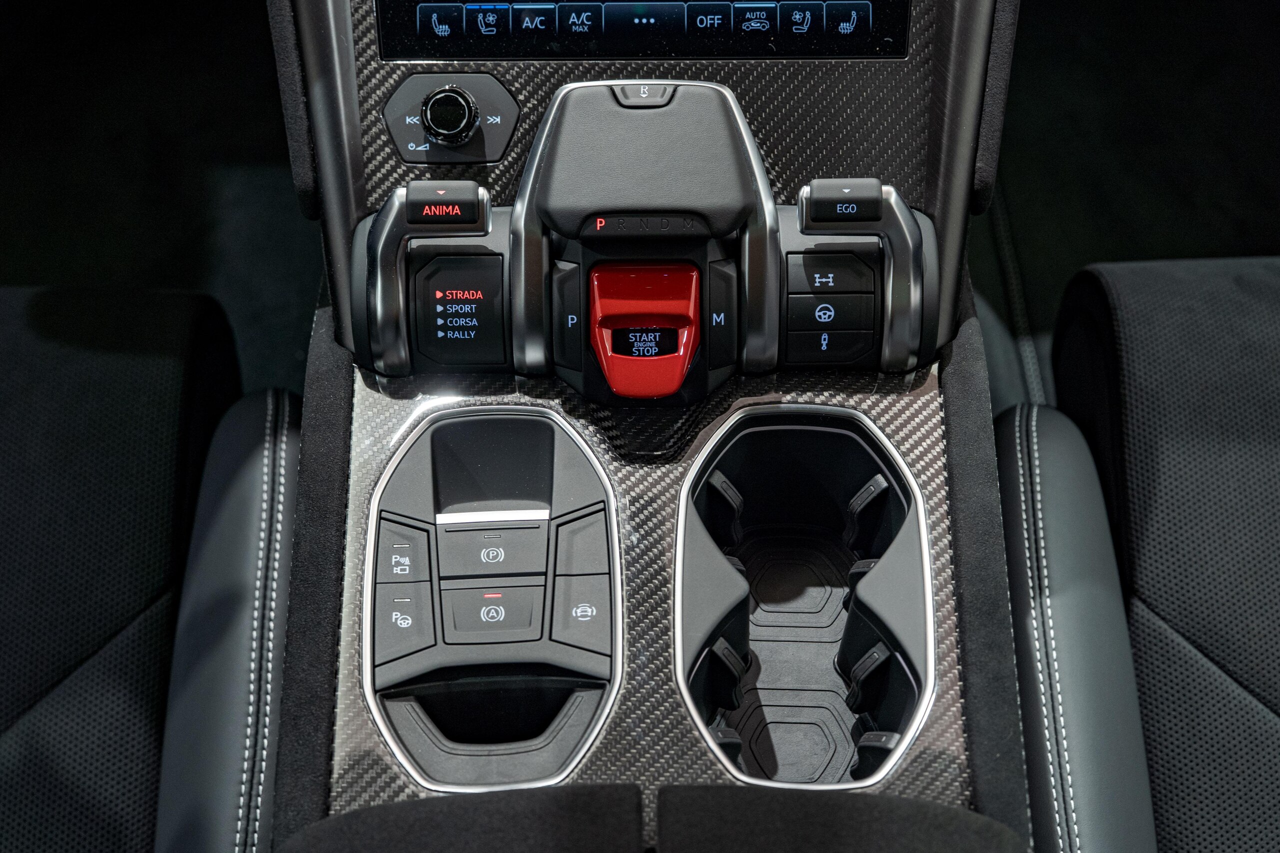 2025 Lamborghini Urus Performante — Photo 14 / 22