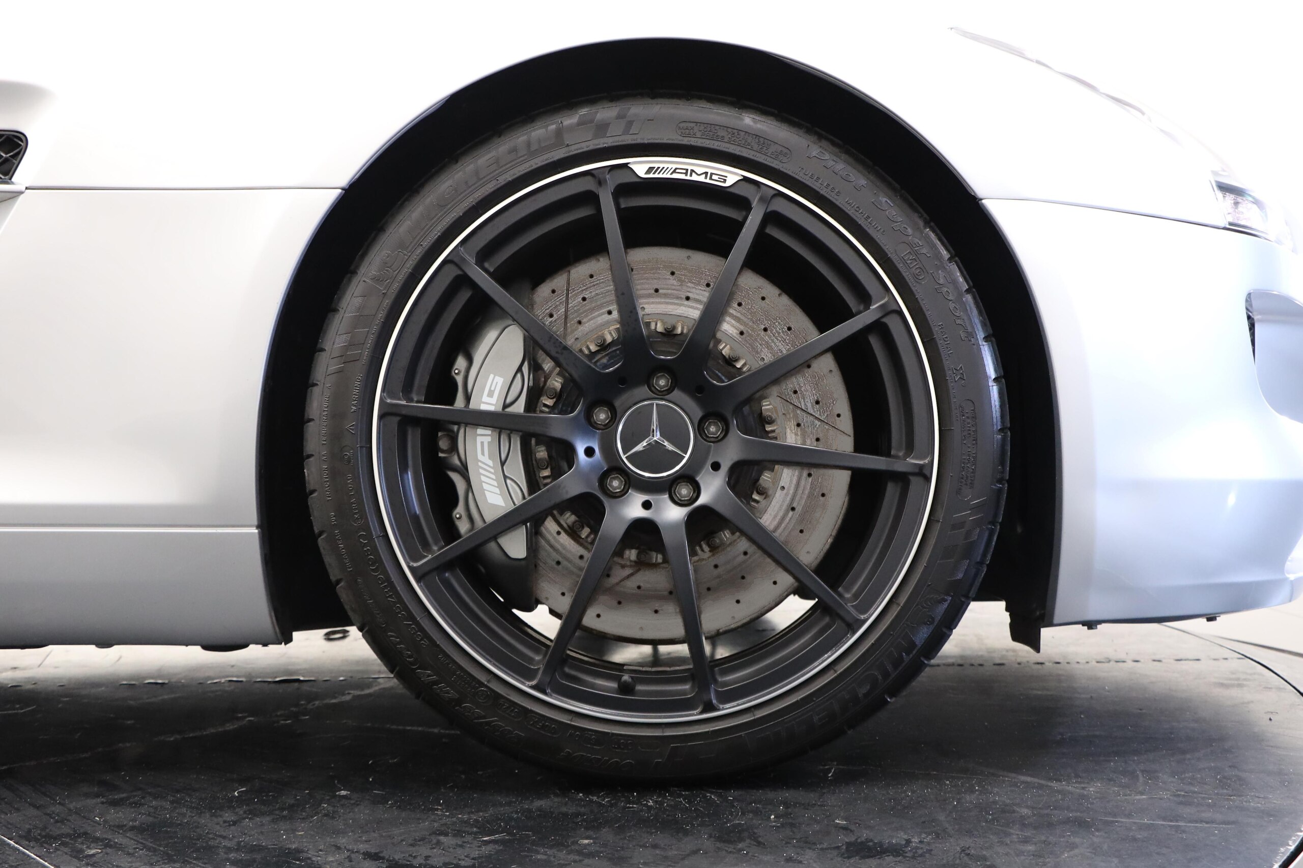 2010 Mercedes Benz SLS AMG — Photo 19 / 21