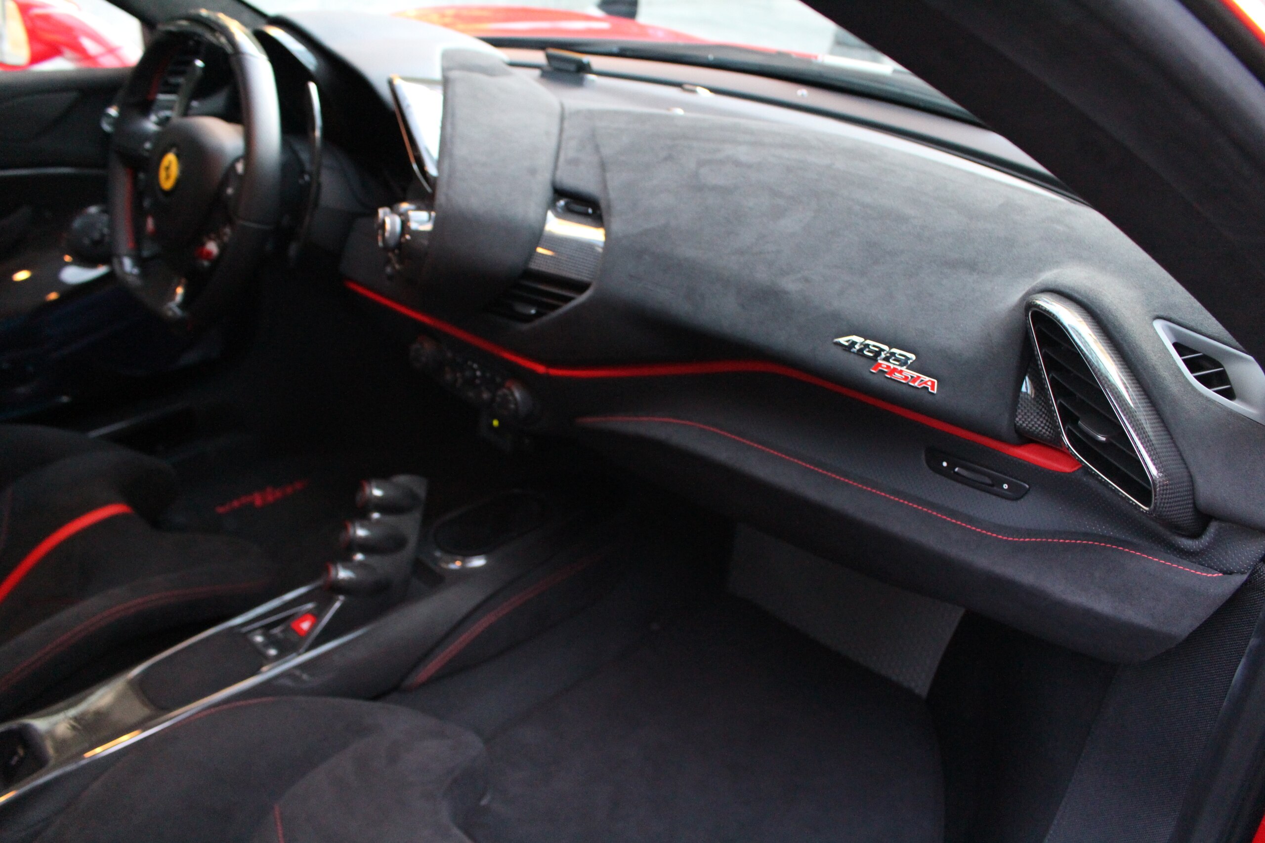 2019 Ferrari 488 Pista — Photo 11 / 14