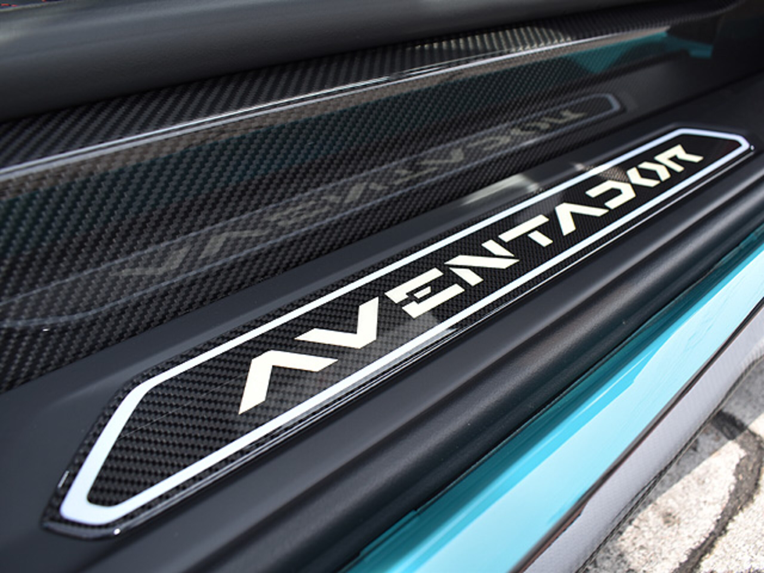 2022 Lamborghini Aventador Roadster LP780-4 Ultimae — Photo 31 / 38
