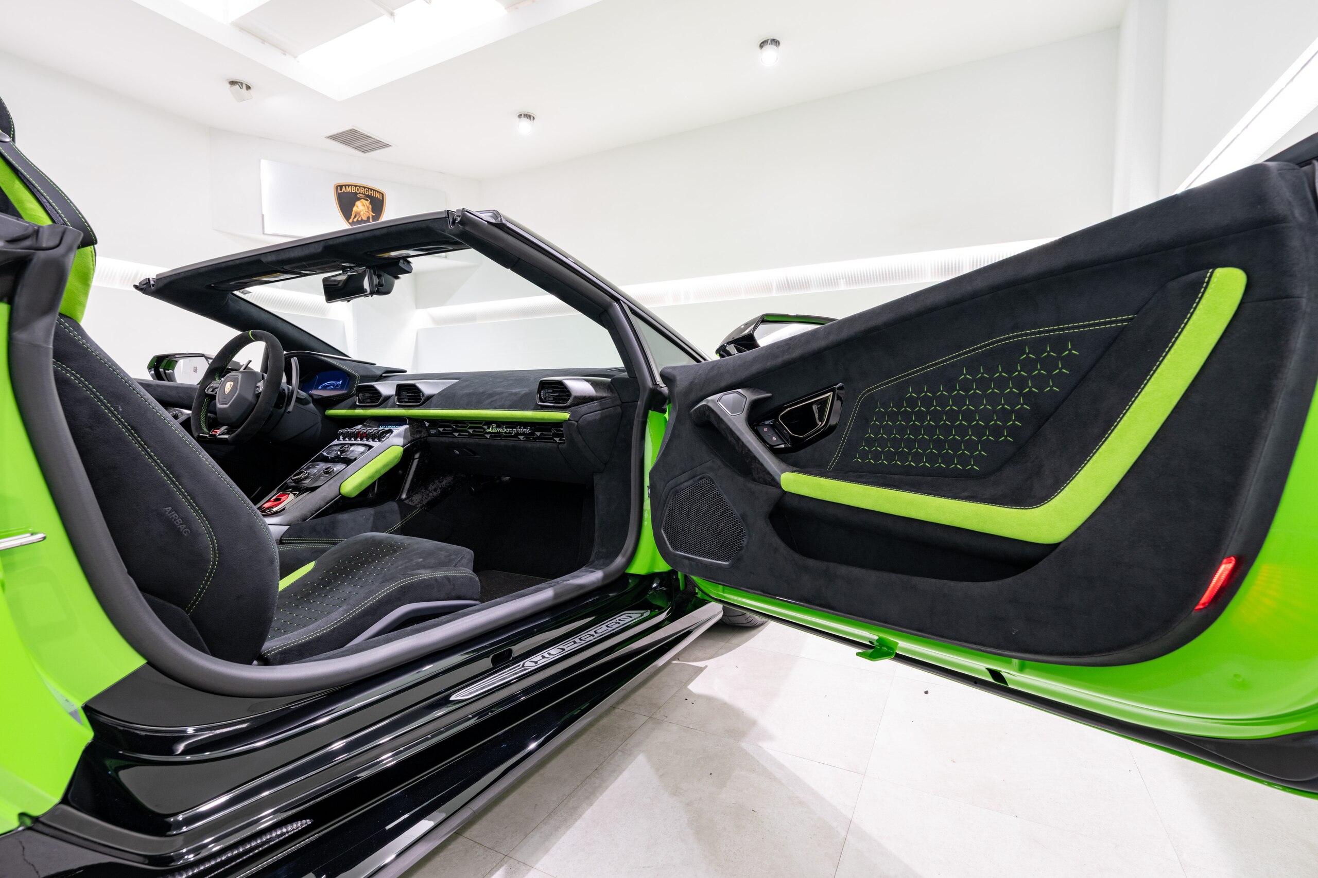 2019 Lamborghini Huracán Spyder Performante — Photo 12 / 25