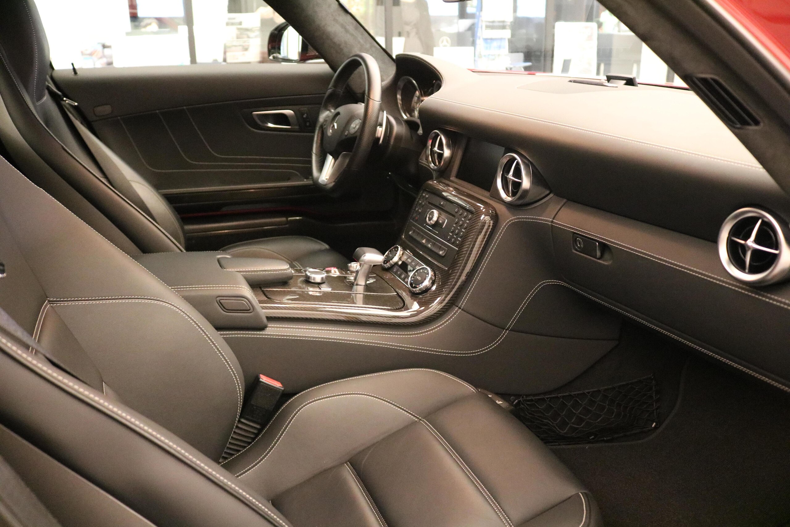 2010 Mercedes Benz SLS AMG — Photo 9 / 14