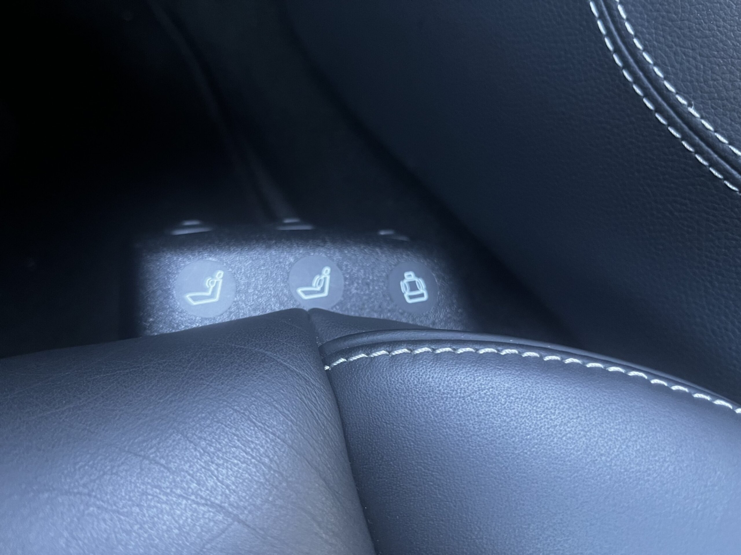 2012 Mercedes Benz SLS AMG Roadster — Photo 9 / 14