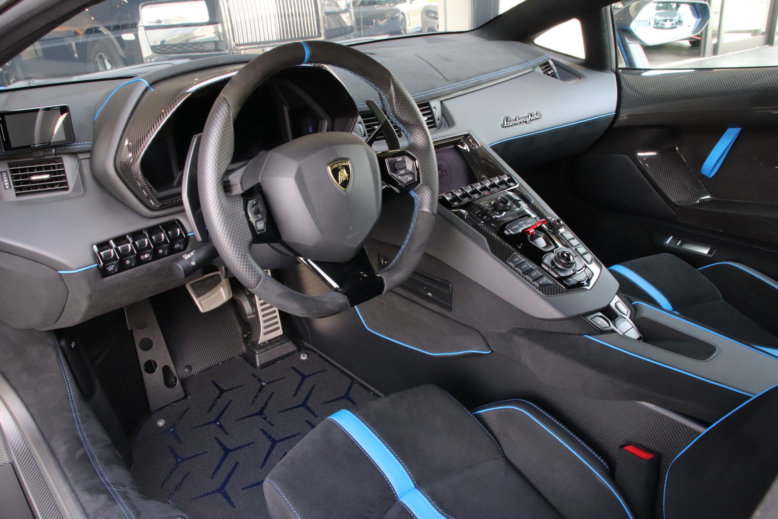 2020 Lamborghini Aventador SV — Photo 12 / 23
