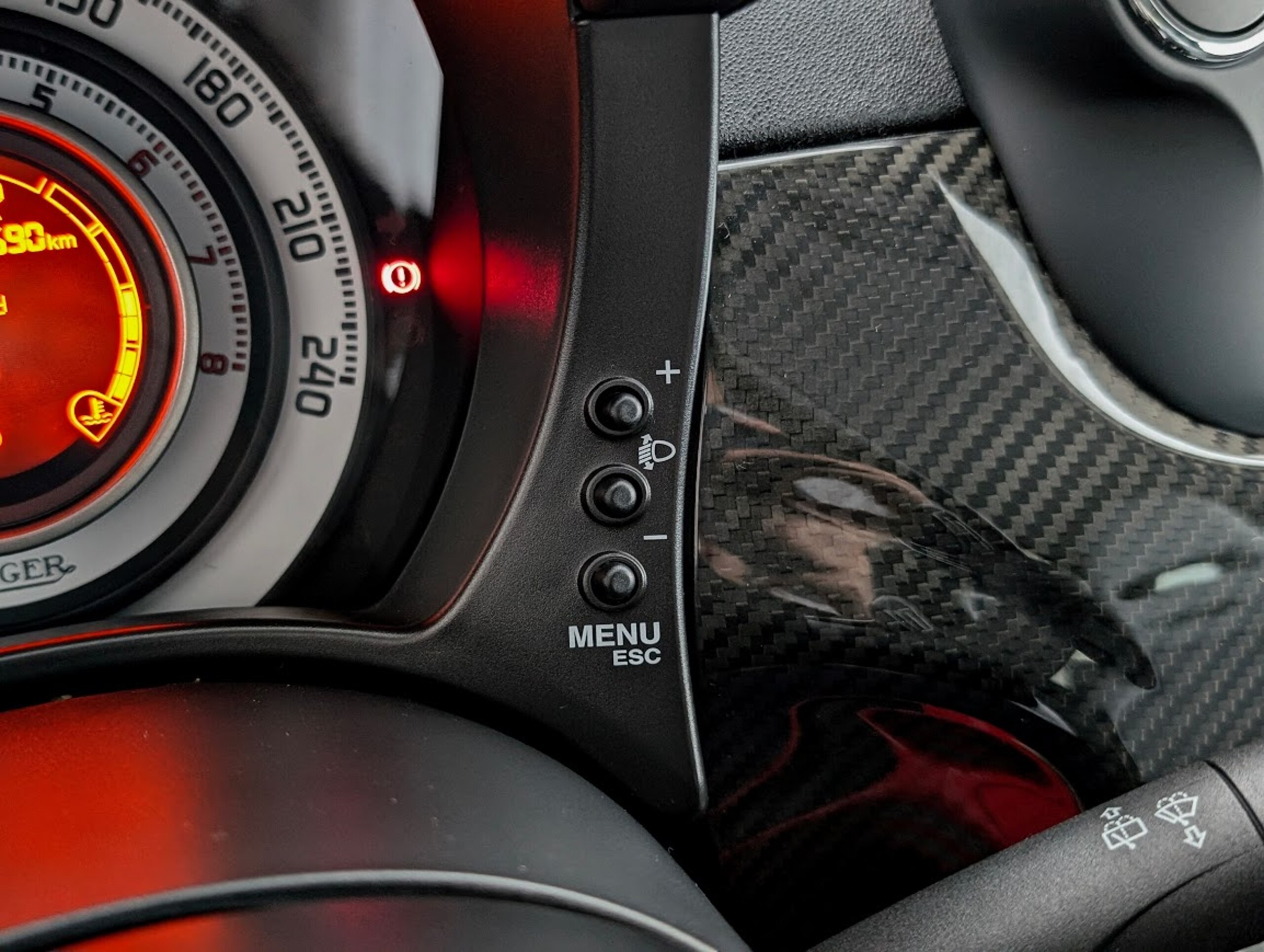2011 Abarth 695 Tributo Ferrari — Photo 28 / 35