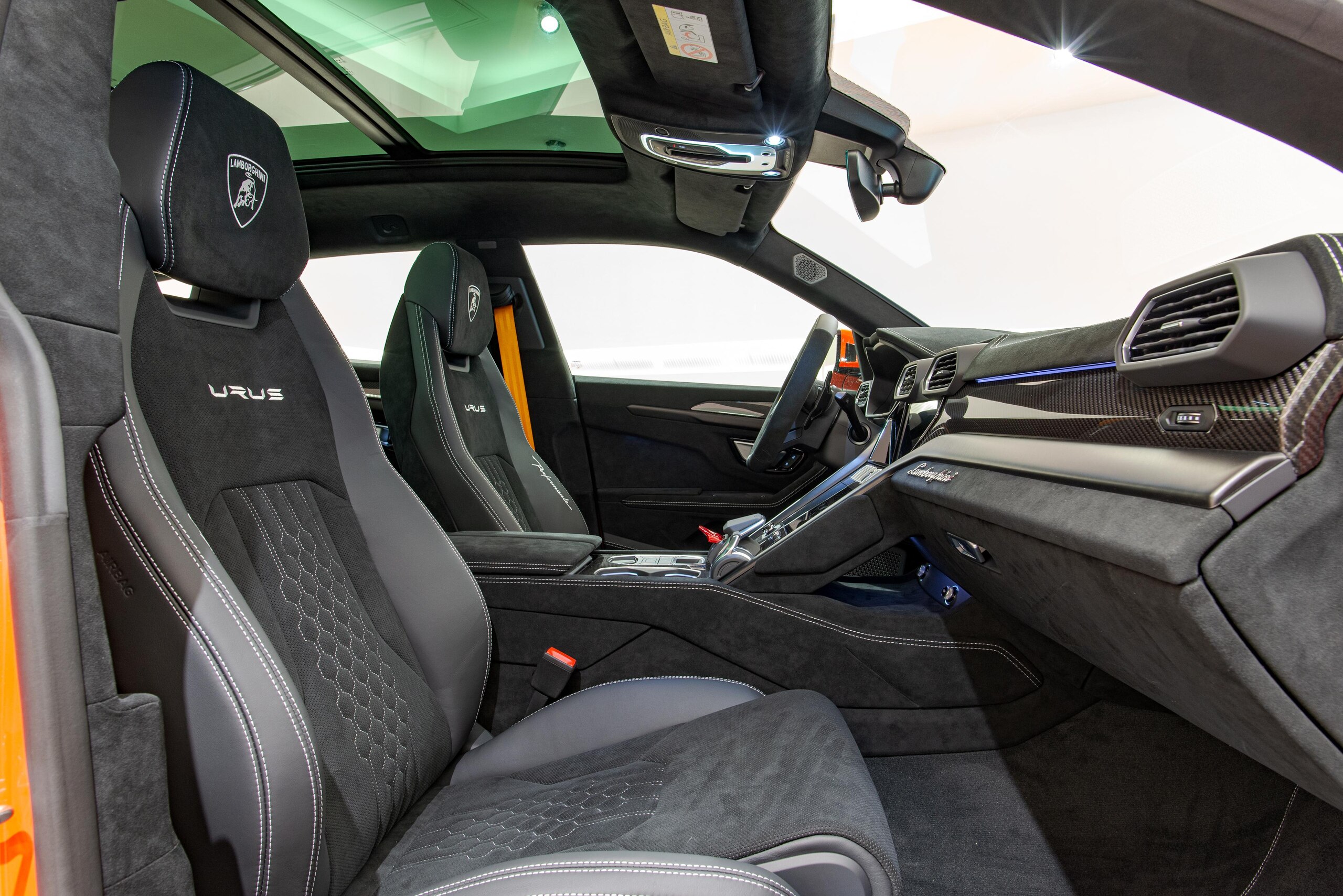 2025 Lamborghini Urus Performante — Photo 15 / 22