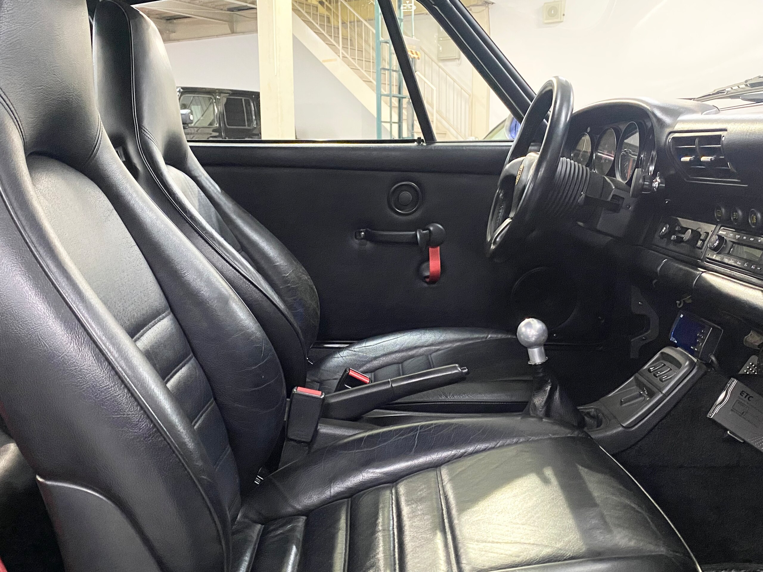 1990 Porsche 911 Carrera 2 — Photo 10 / 14