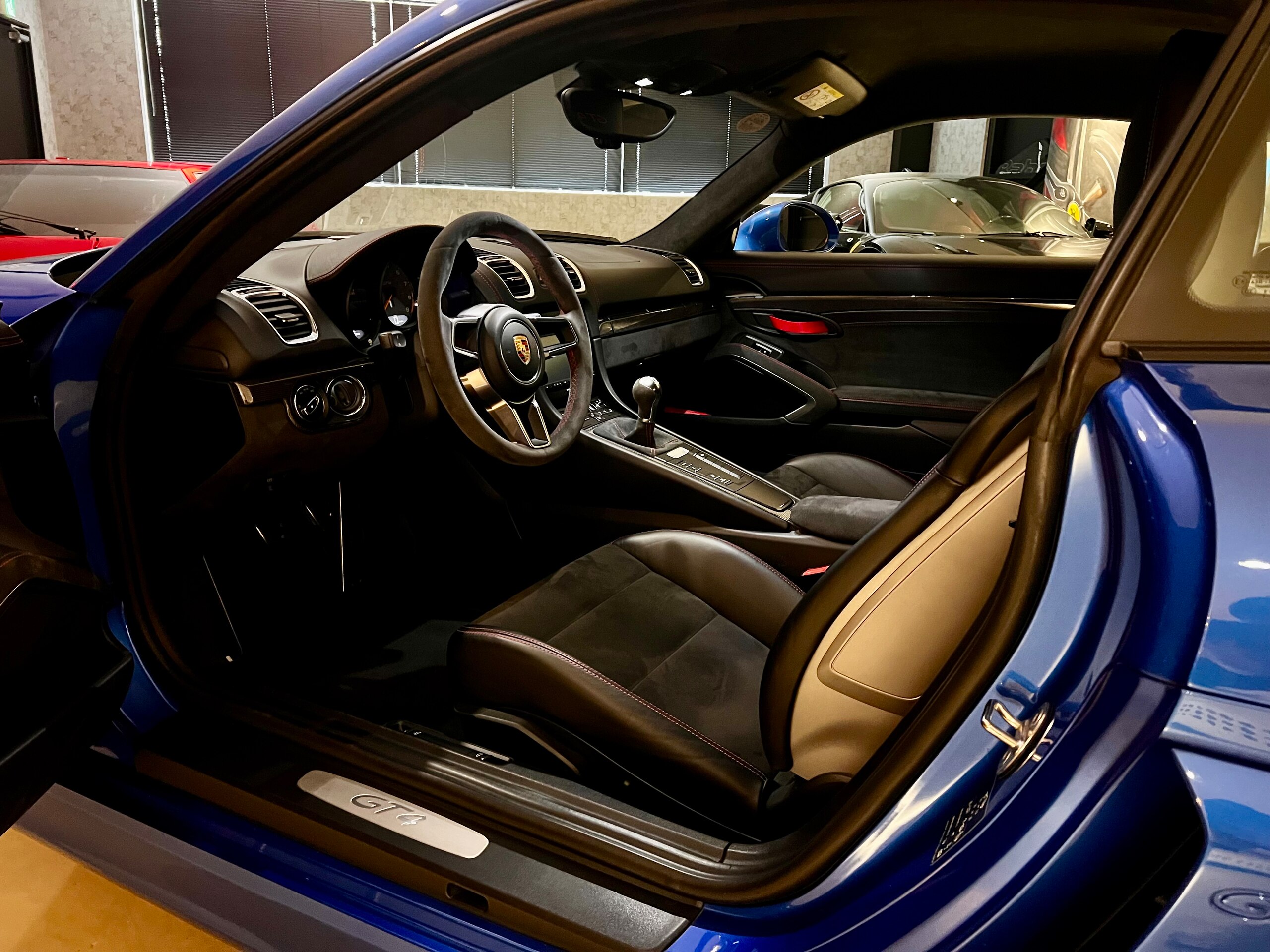 2016 Porsche Cayman GT4 — Photo 10 / 22