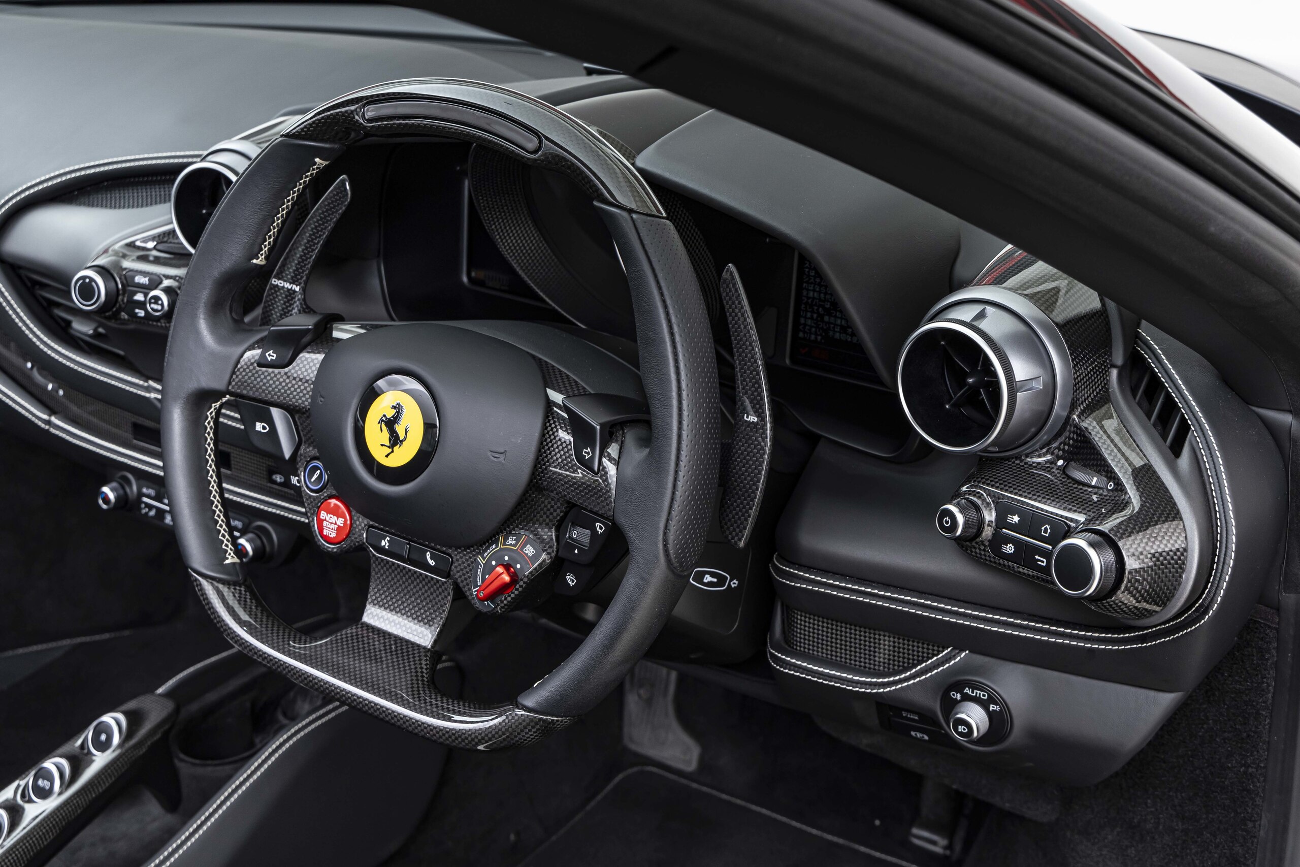 2022 Ferrari F8 Spider — Photo 28 / 32