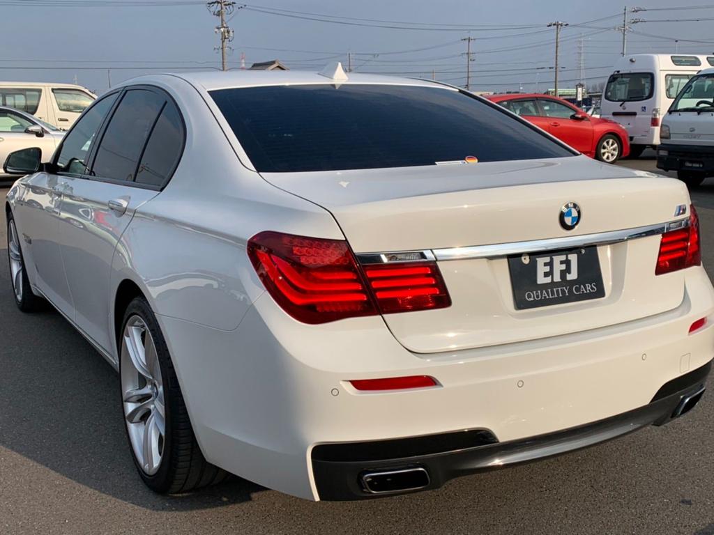 2015 BMW 740i M Sport — Photo 8 / 27
