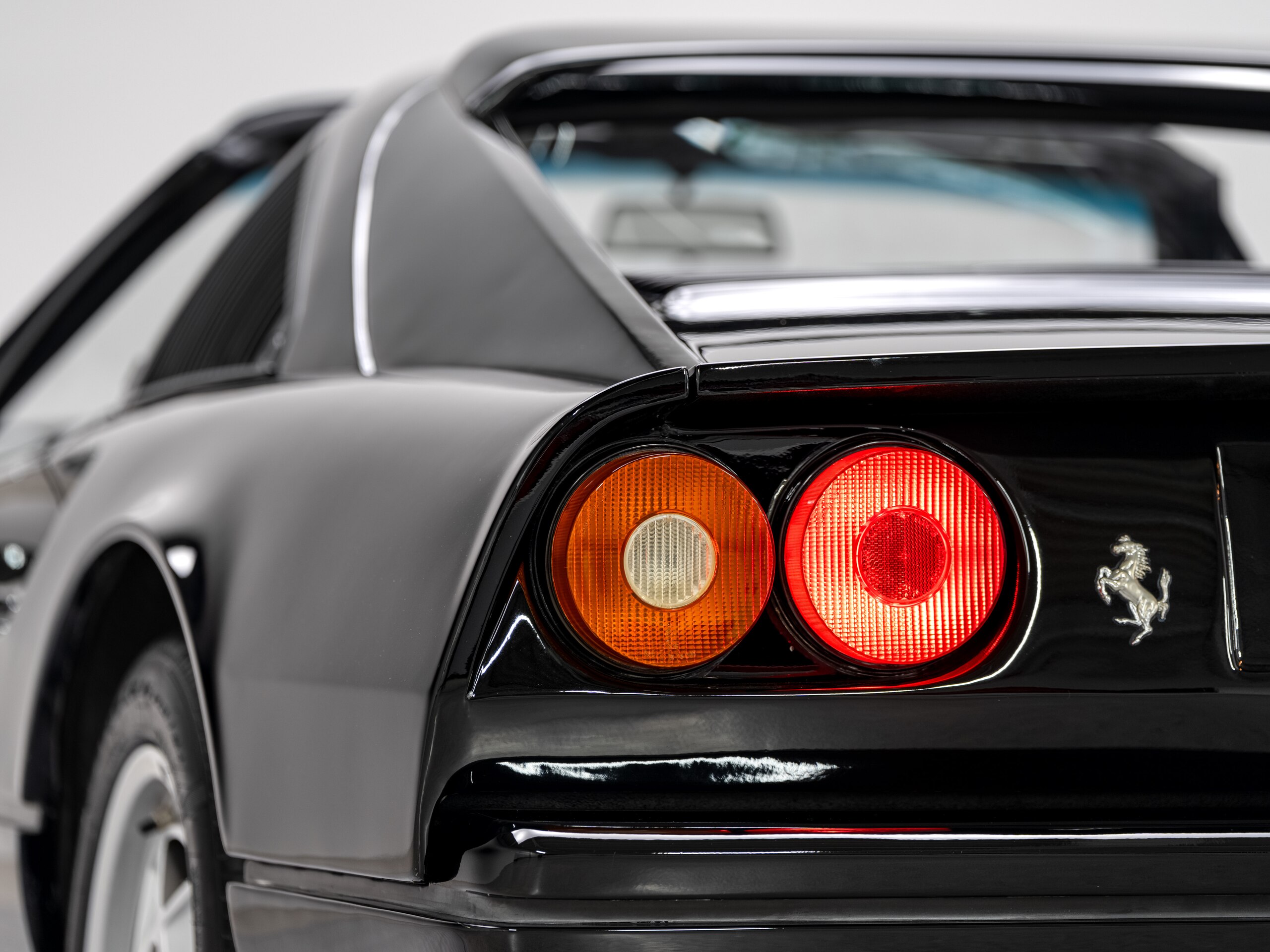1989 Ferrari 328GTS — Photo 17 / 20