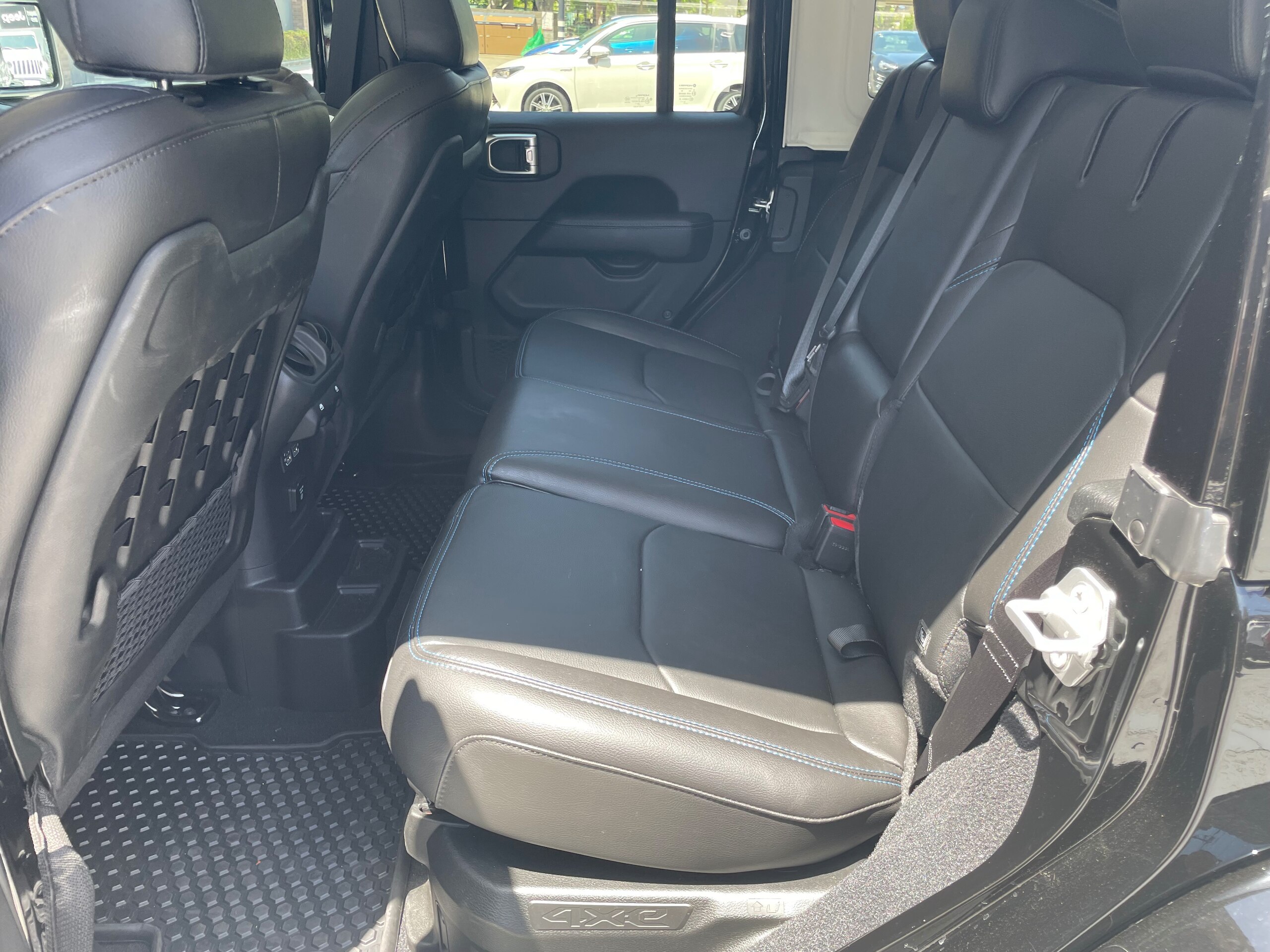 2023 Other Jeep Wrangler Unlimited Rubicon 4xe — Photo 33 / 40