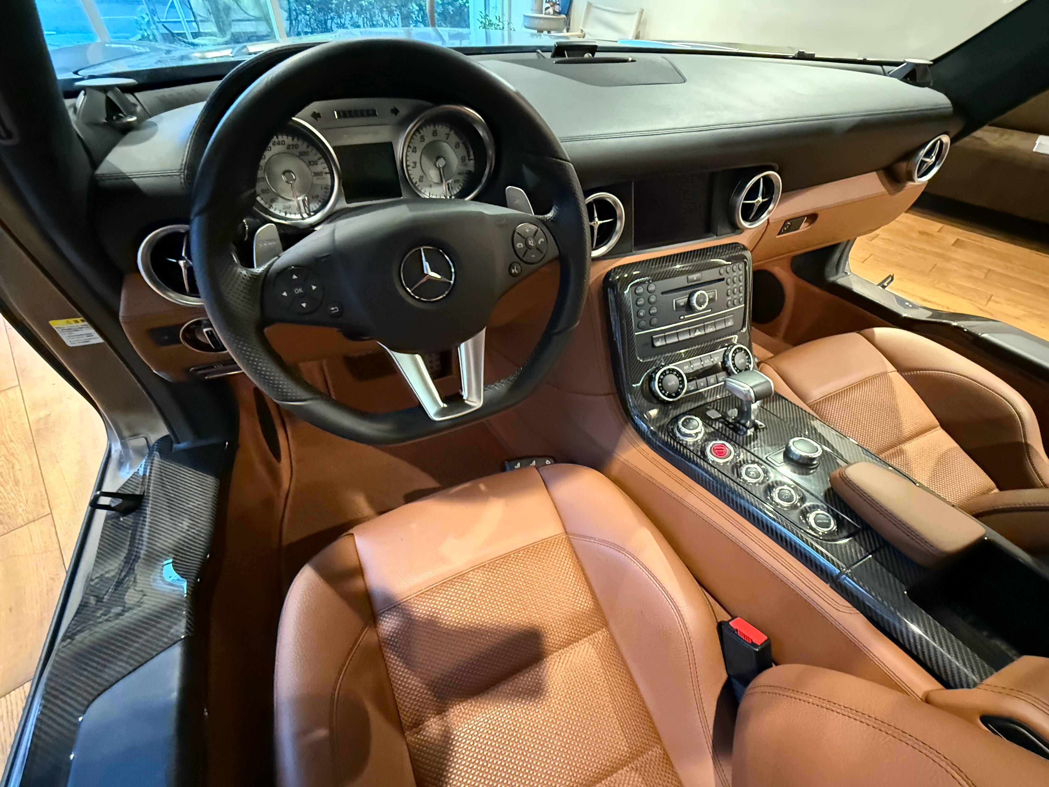 2011 Mercedes Benz SLS AMG — Photo 11 / 17