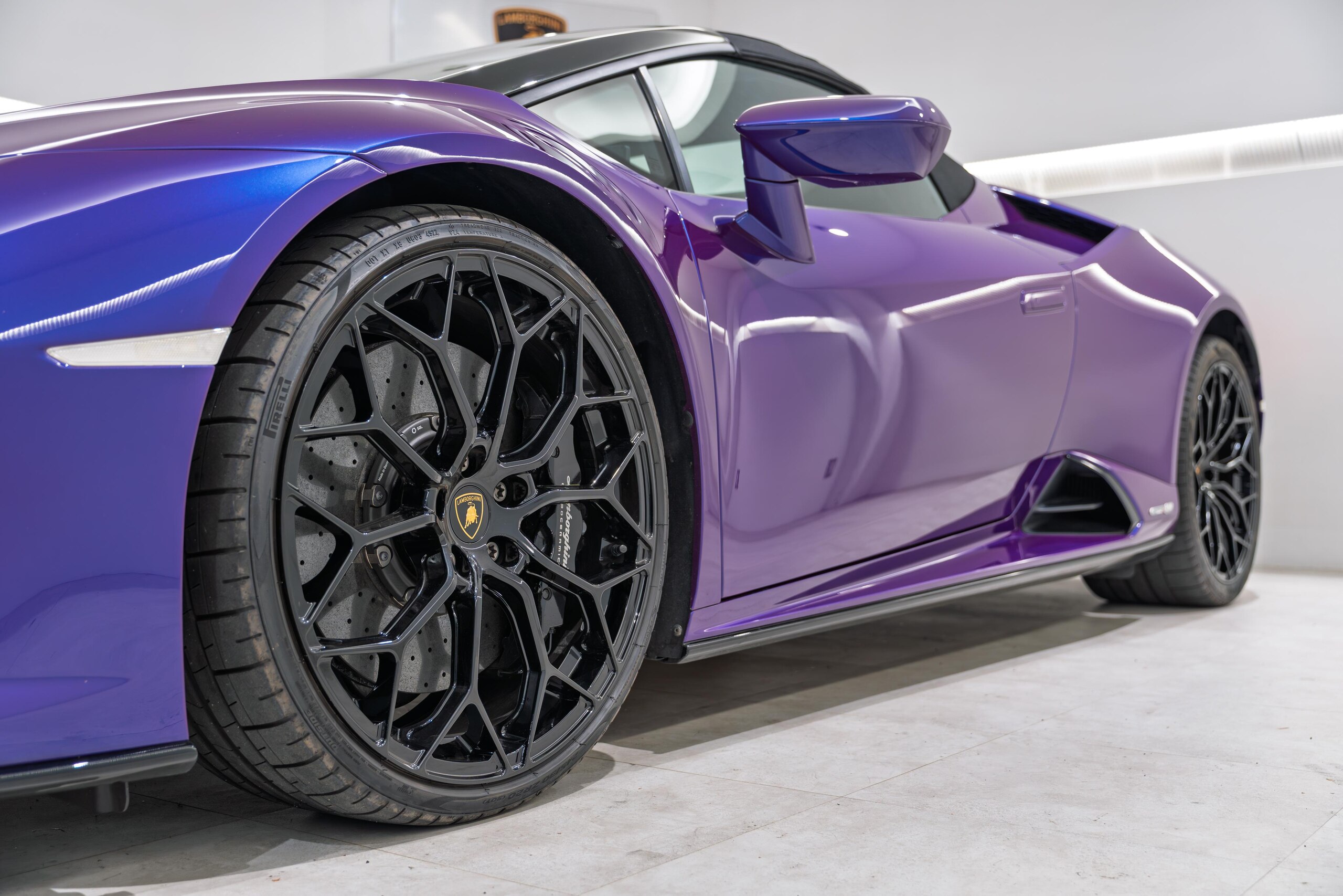 2021 Lamborghini Huracán EVO Spyder — Photo 21 / 33