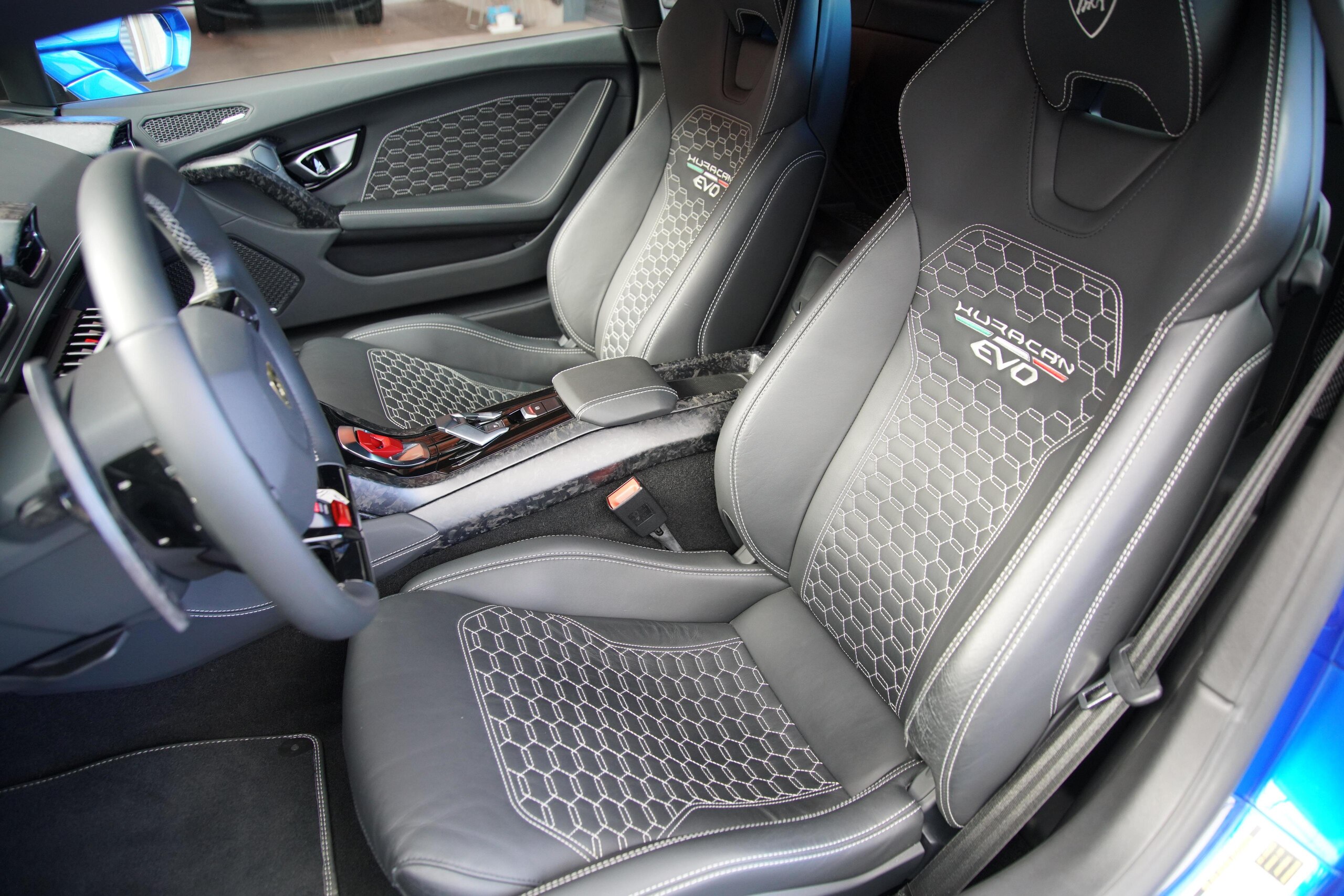 2020 Lamborghini Huracán EVO — Photo 8 / 28