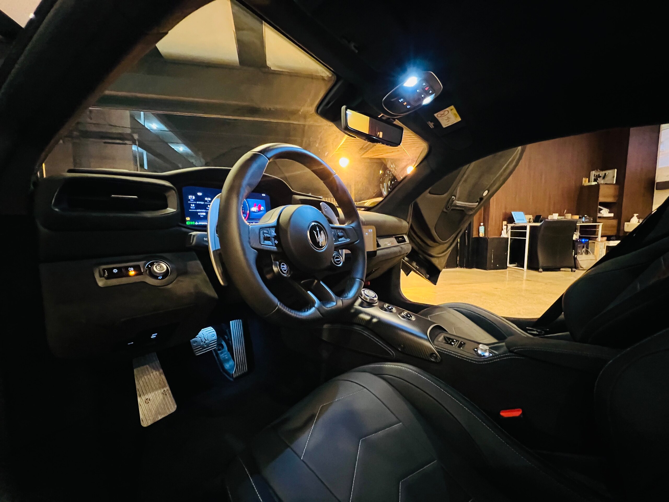 2022 Maserati MC20 — Photo 8 / 21