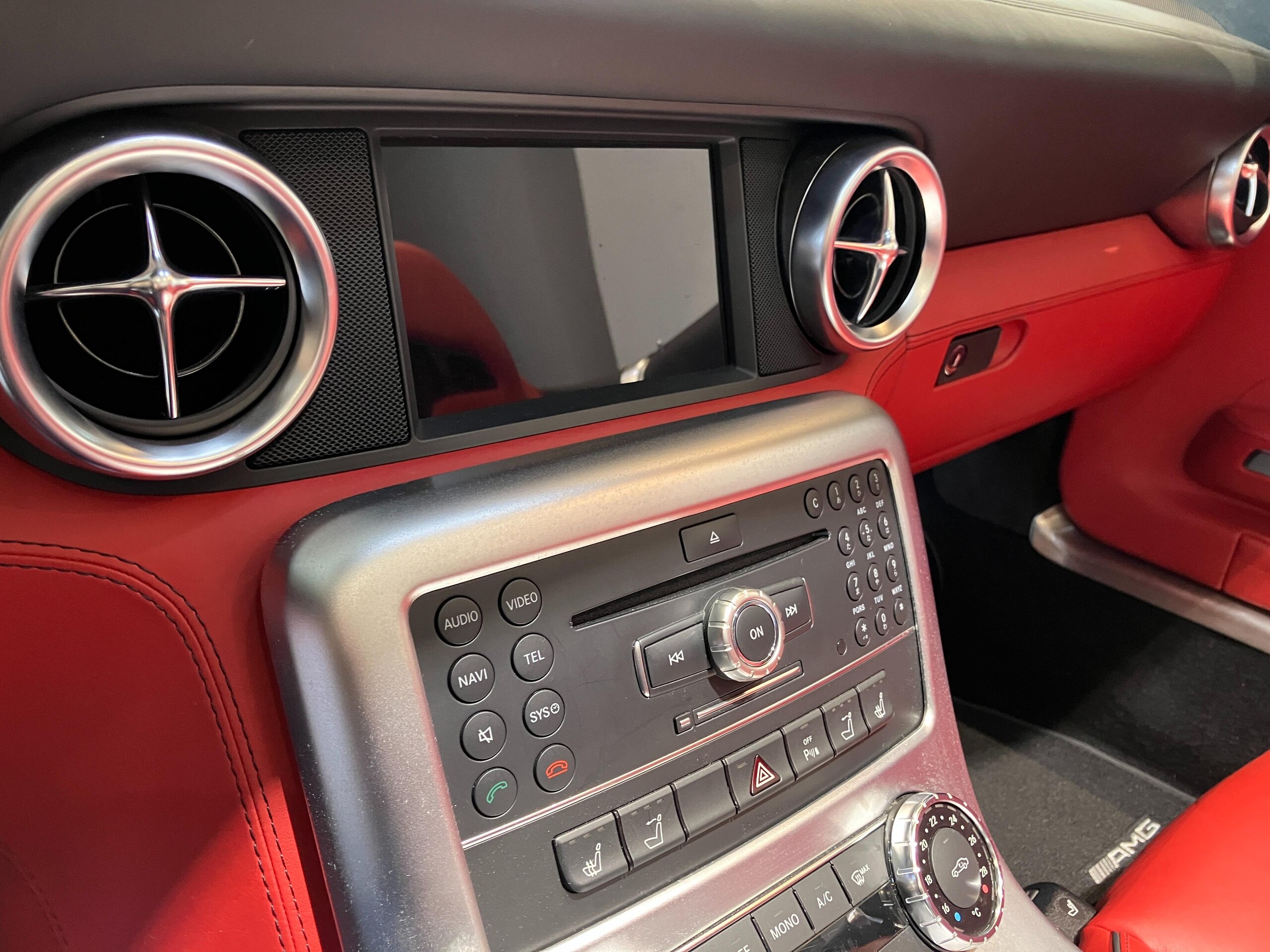 2011 Mercedes Benz SLS AMG Roadster — Photo 12 / 19
