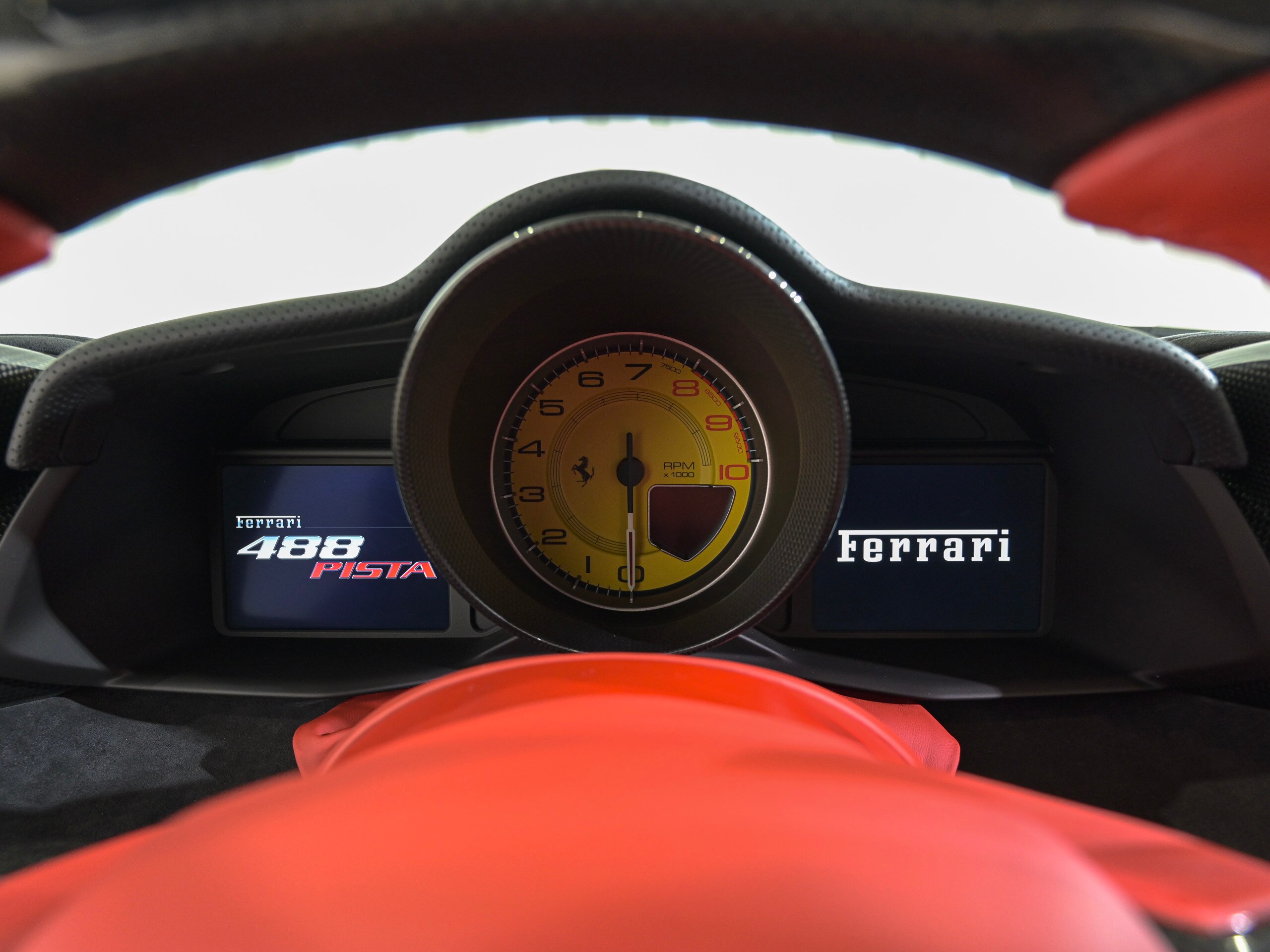 2020 Ferrari 488 Pista — Photo 18 / 30