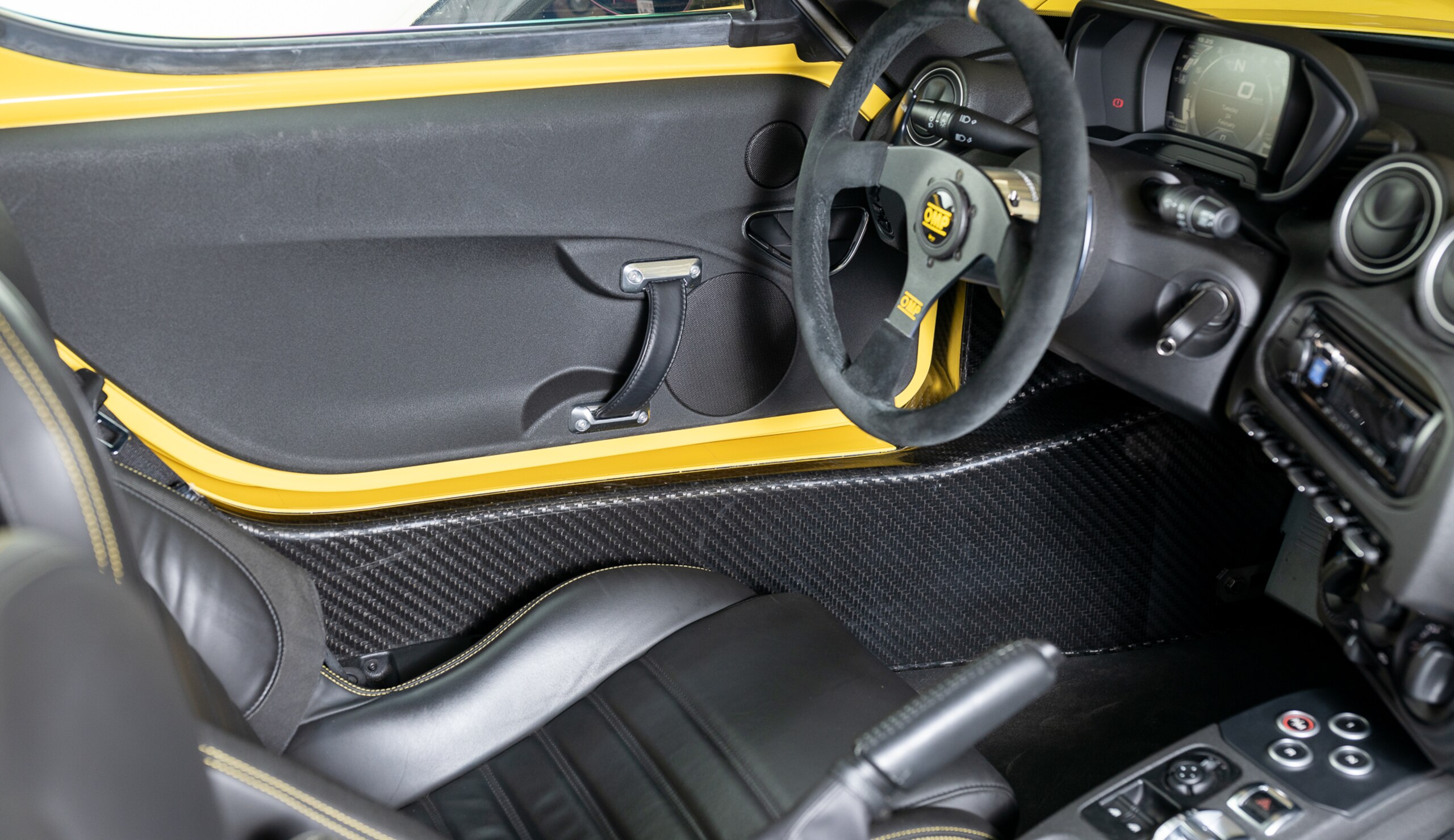 2016 Alfa Romeo 4C — Photo 11 / 17