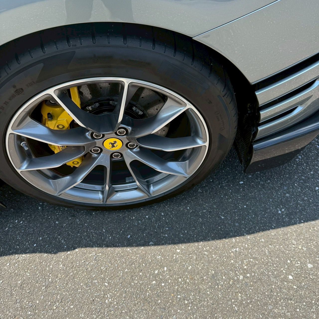 2023 Ferrari 812 Competizione — Photo 6 / 7