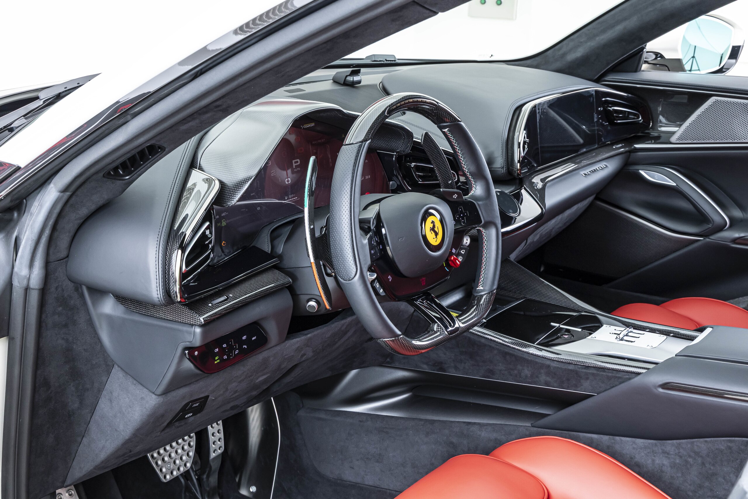 2025 Ferrari Purosangue — Photo 13 / 32