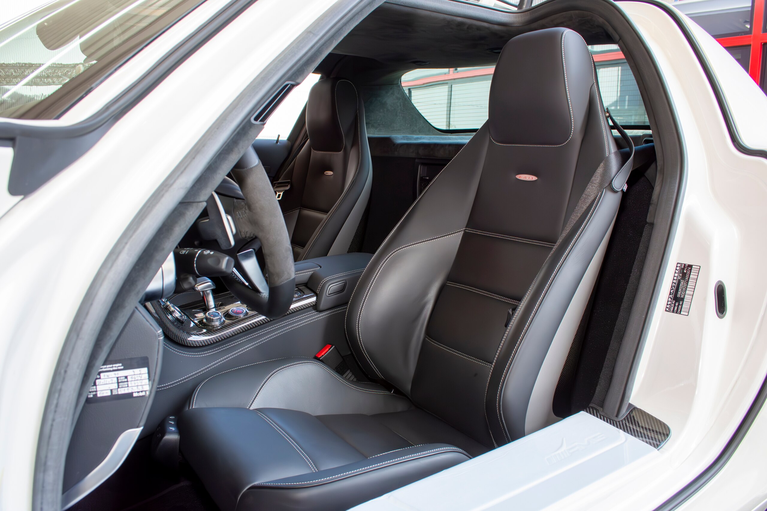 2010 Mercedes Benz SLS AMG — Photo 10 / 23