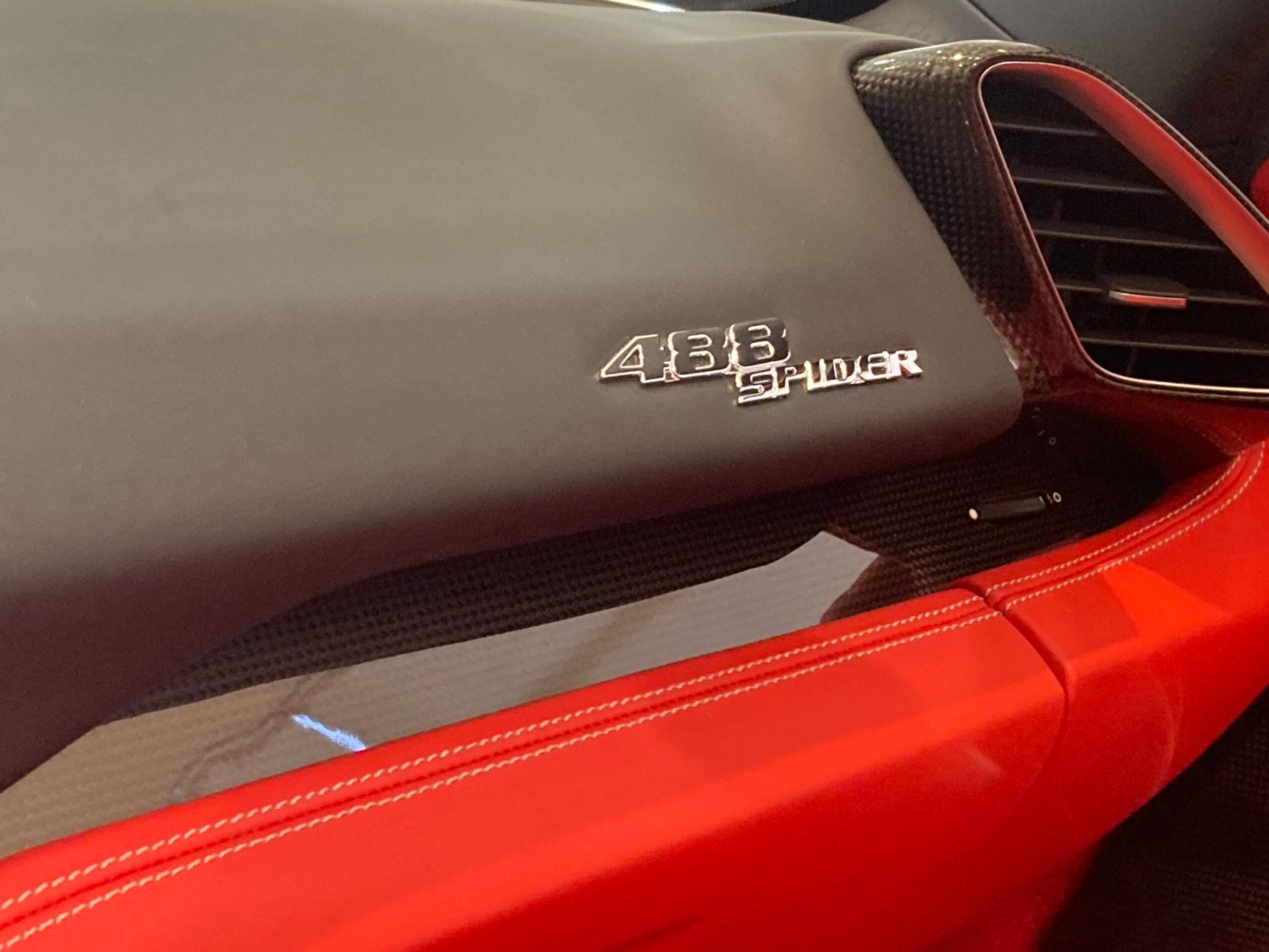2016 Ferrari 488 Spider — Photo 28 / 35