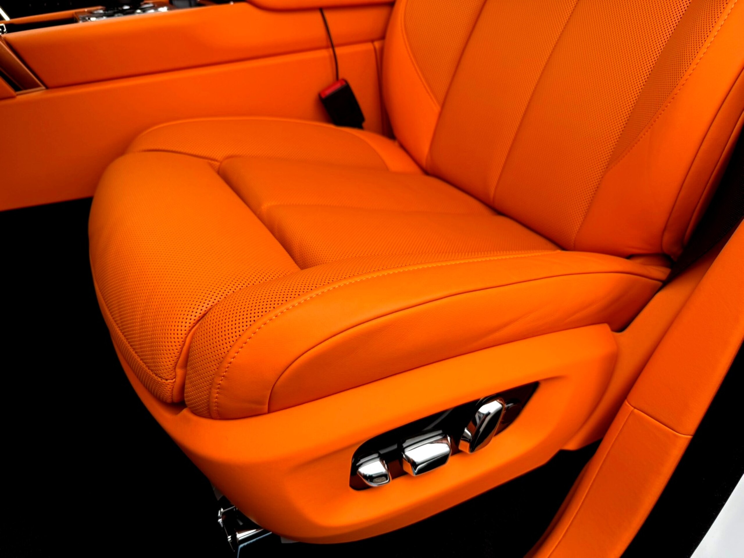 2025 Rolls-Royce Cullinan — Photo 11 / 25