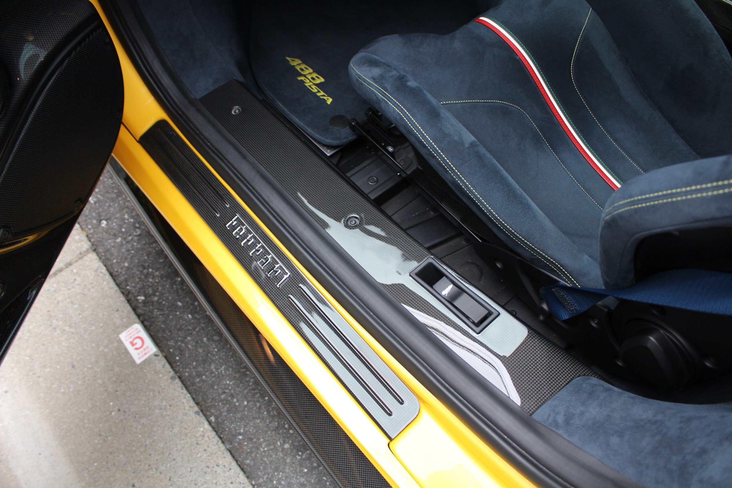 2020 Ferrari 488 Pista — Photo 8 / 17