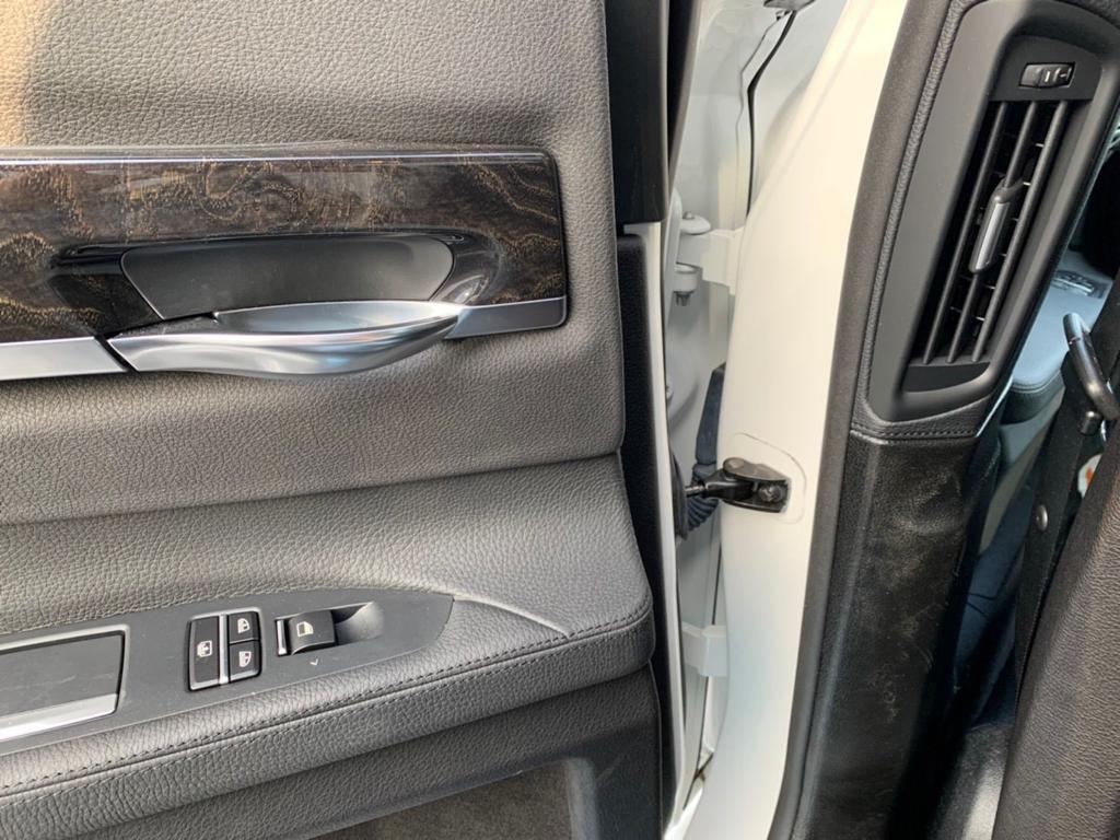 2015 BMW 740i M Sport — Photo 24 / 27