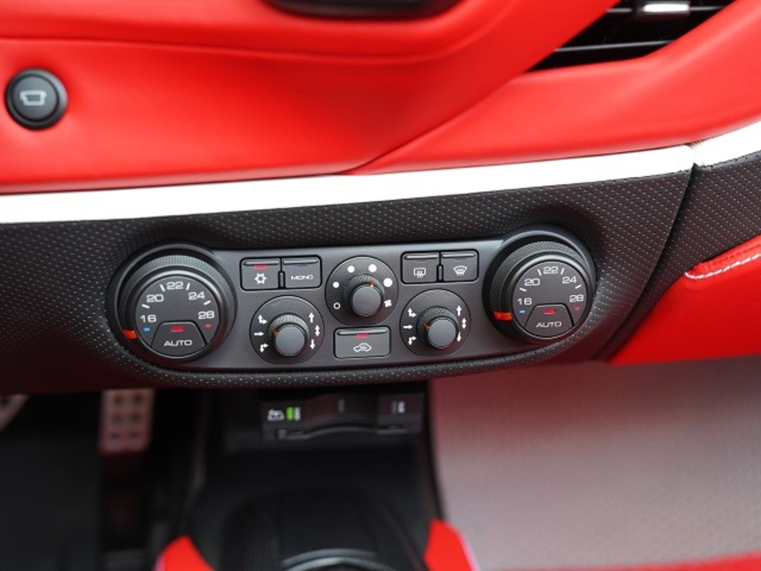 2020 Ferrari 488 Pista Spider — Photo 11 / 17