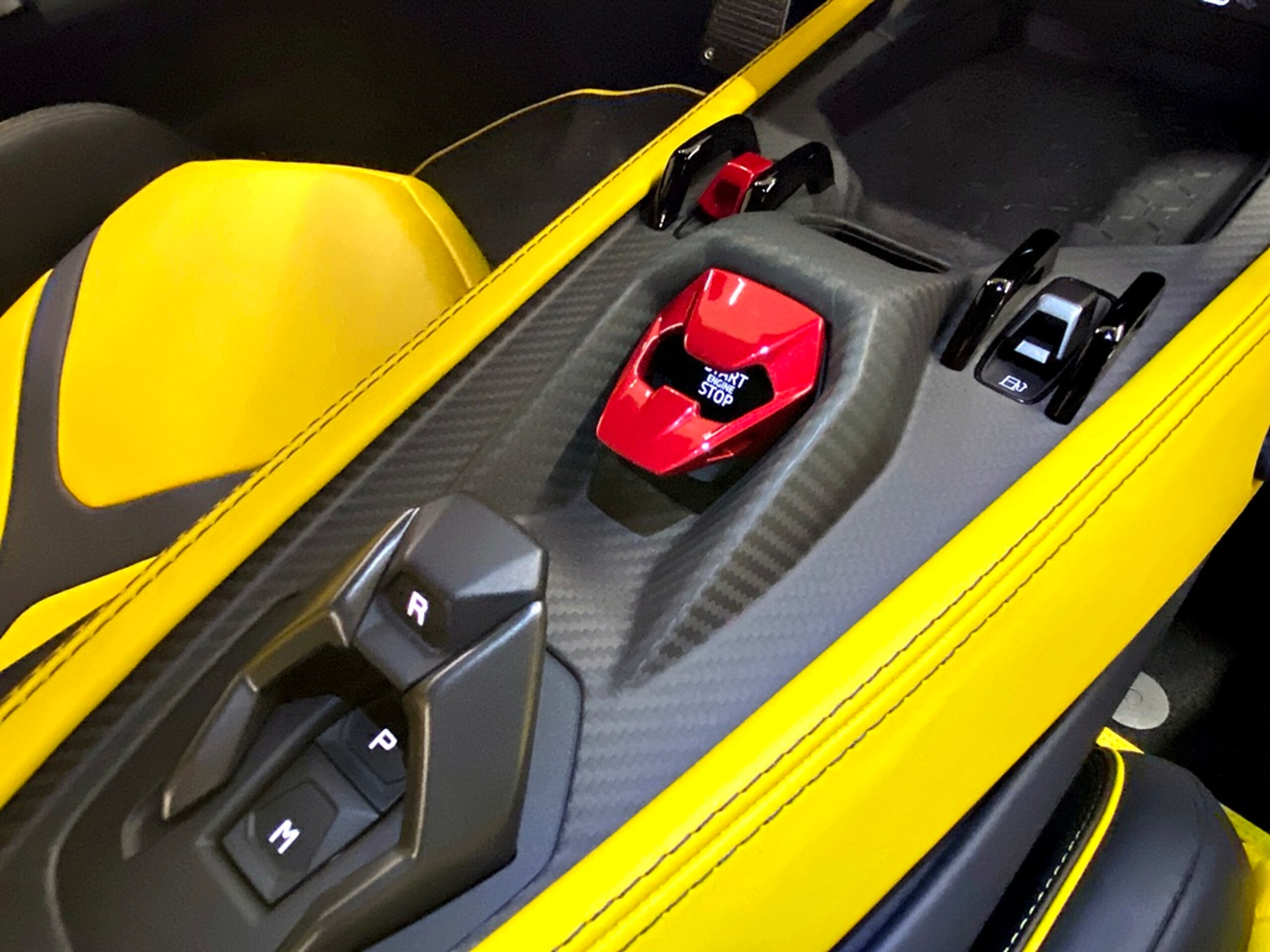 2024 Lamborghini Revuelto — Photo 12 / 18