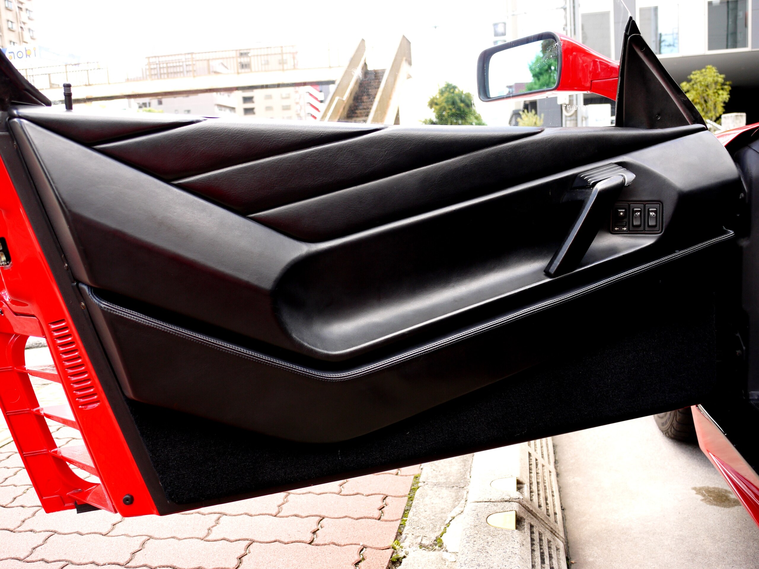 1990 Ferrari 348 TB — Photo 8 / 11