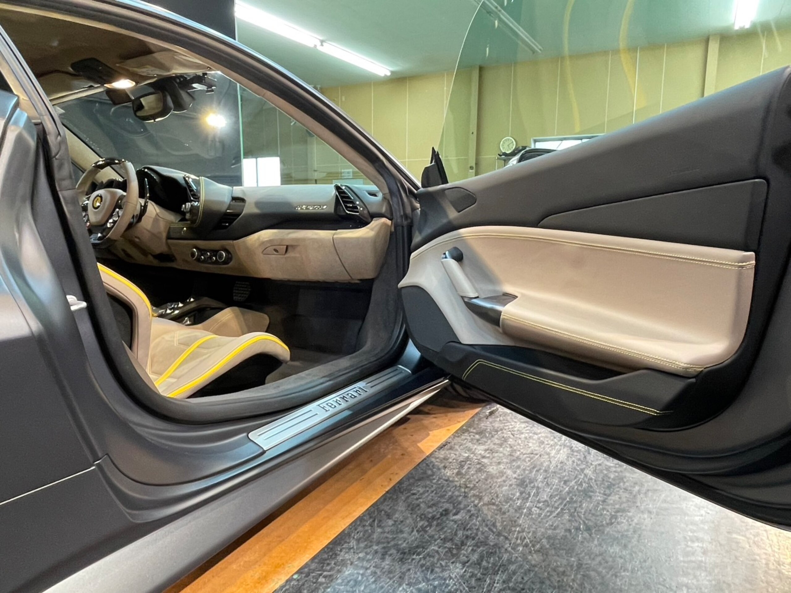 2018 Ferrari 488GTB — Photo 8 / 13