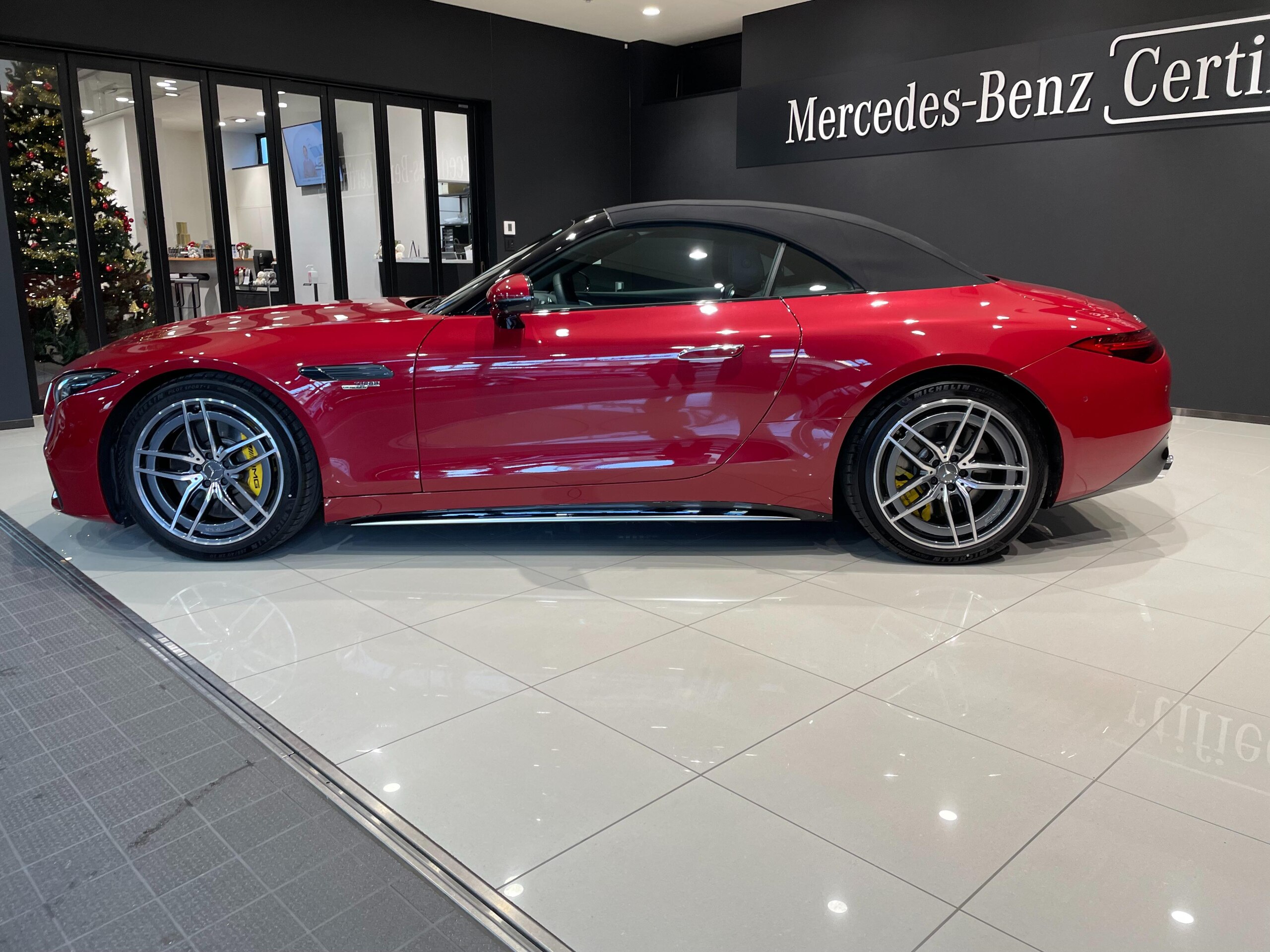 2024 Mercedes Benz SL43 AMG — Photo 7 / 16