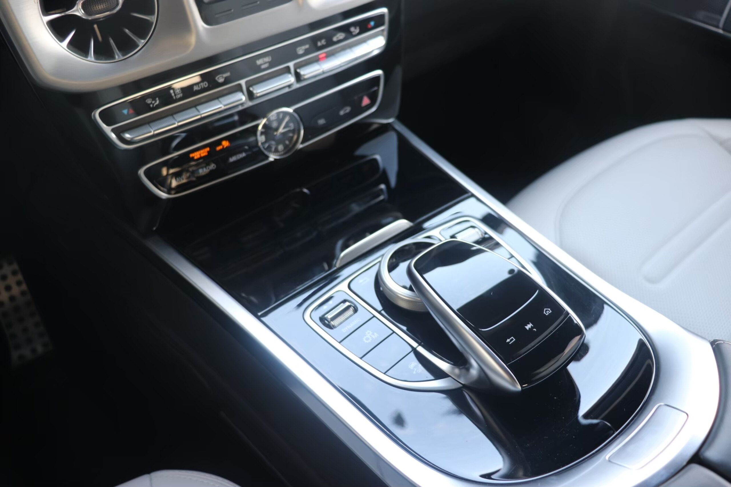 2022 Mercedes Benz G400d AMG — Photo 12 / 15