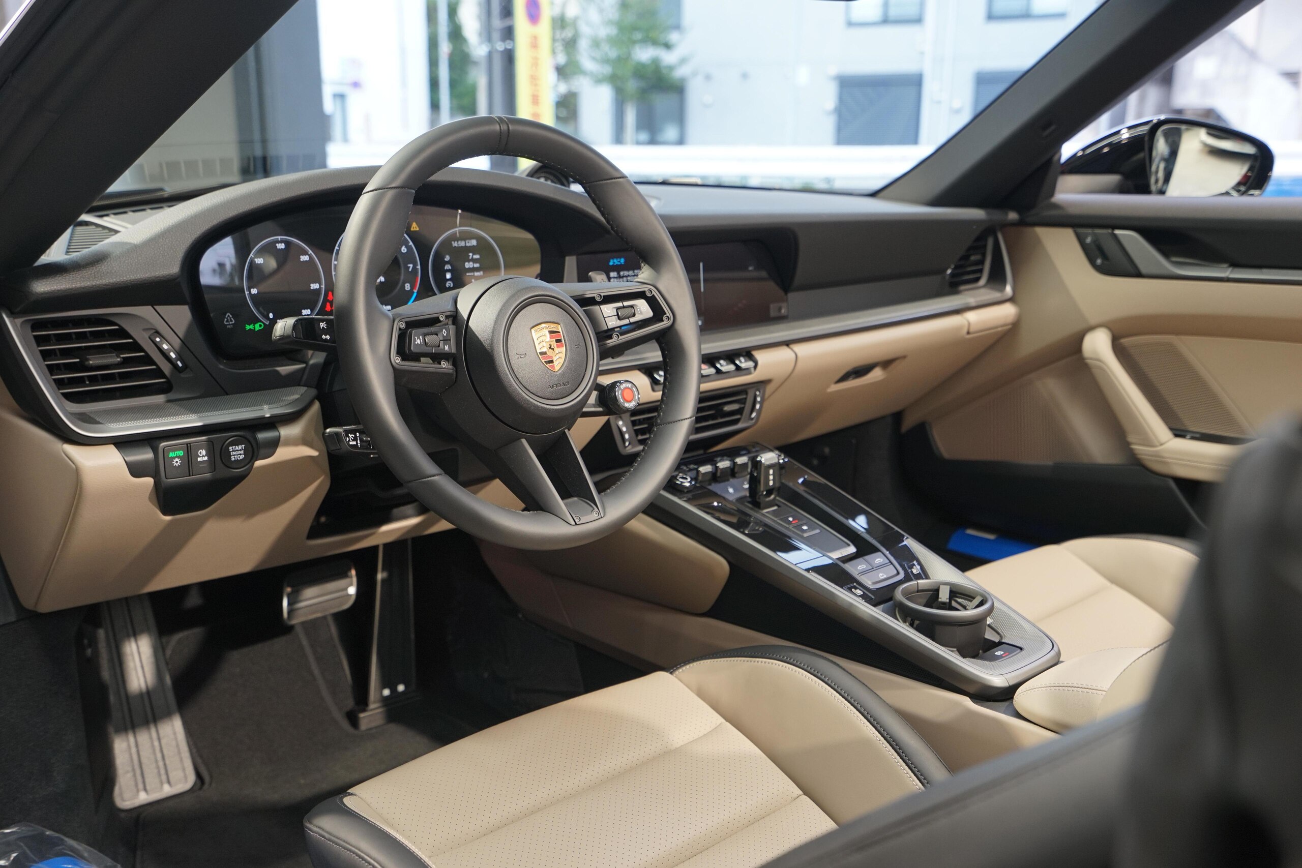 2024 Porsche 911 Carrera Cabriolet — Photo 7 / 20