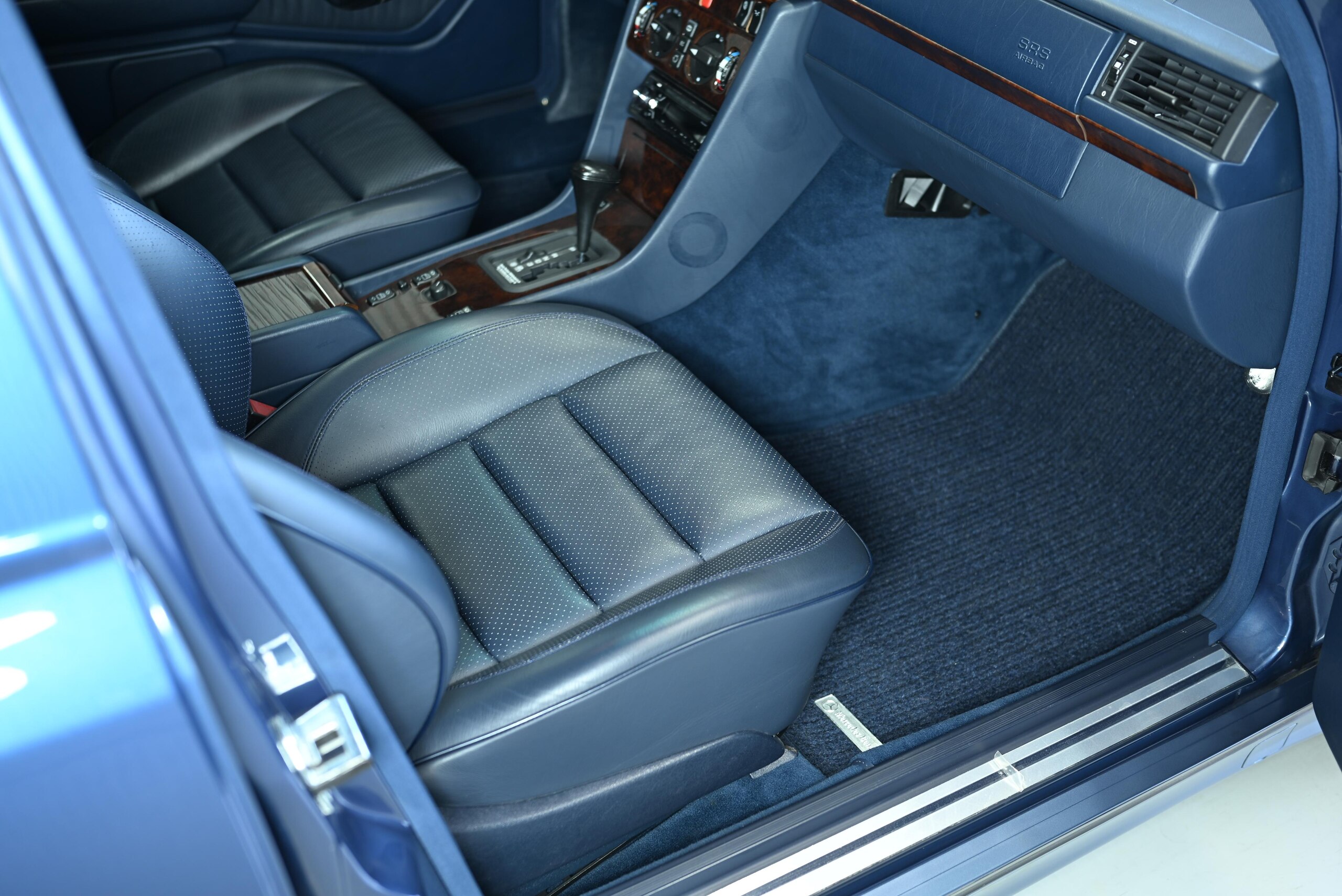 1994 Mercedes Benz E500 — Photo 57 / 74