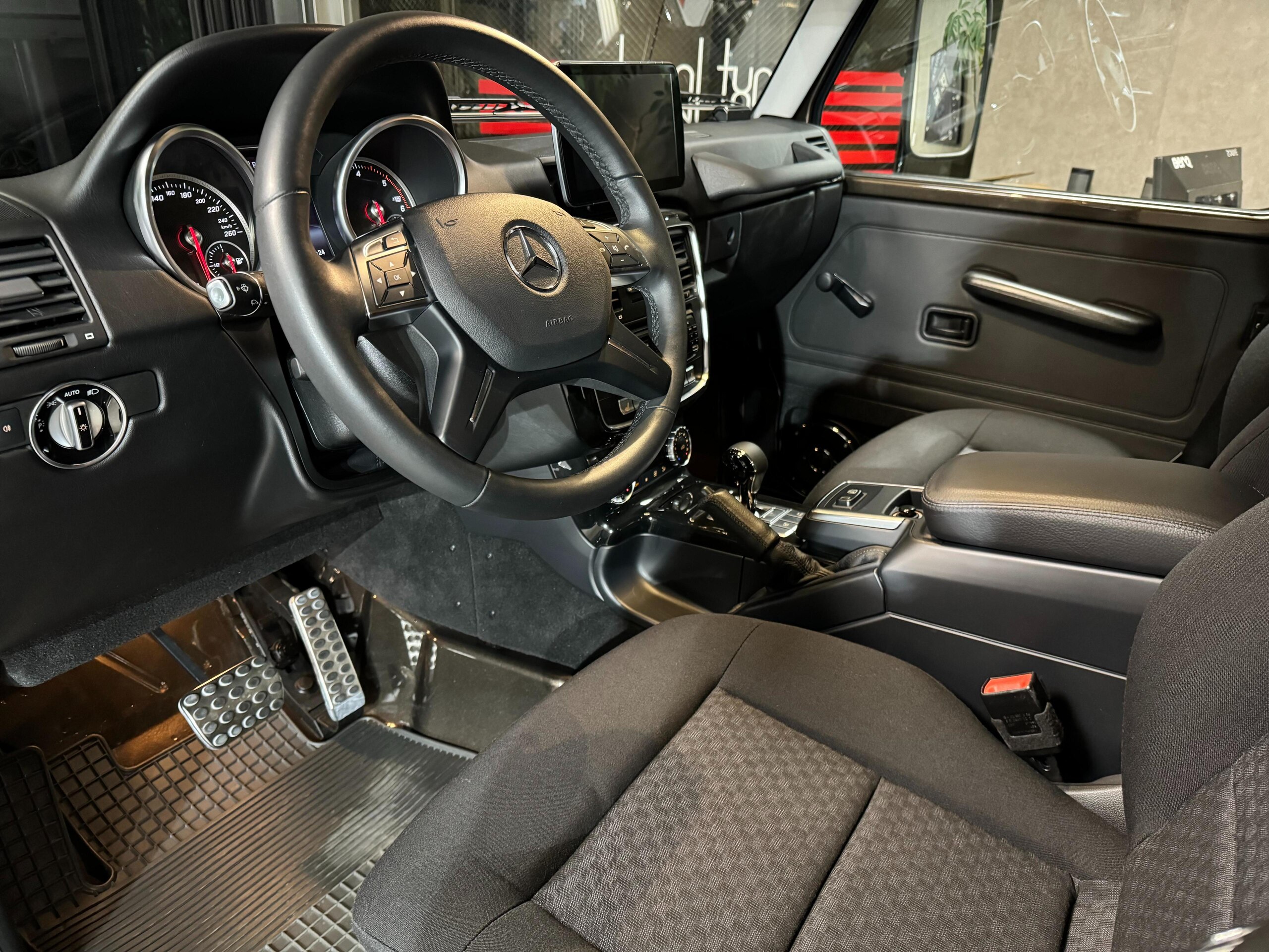 2018 Mercedes Benz G350d Professional — Photo 9 / 15