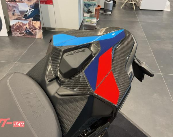 2023 BMW M1000RR — Photo 12 / 18
